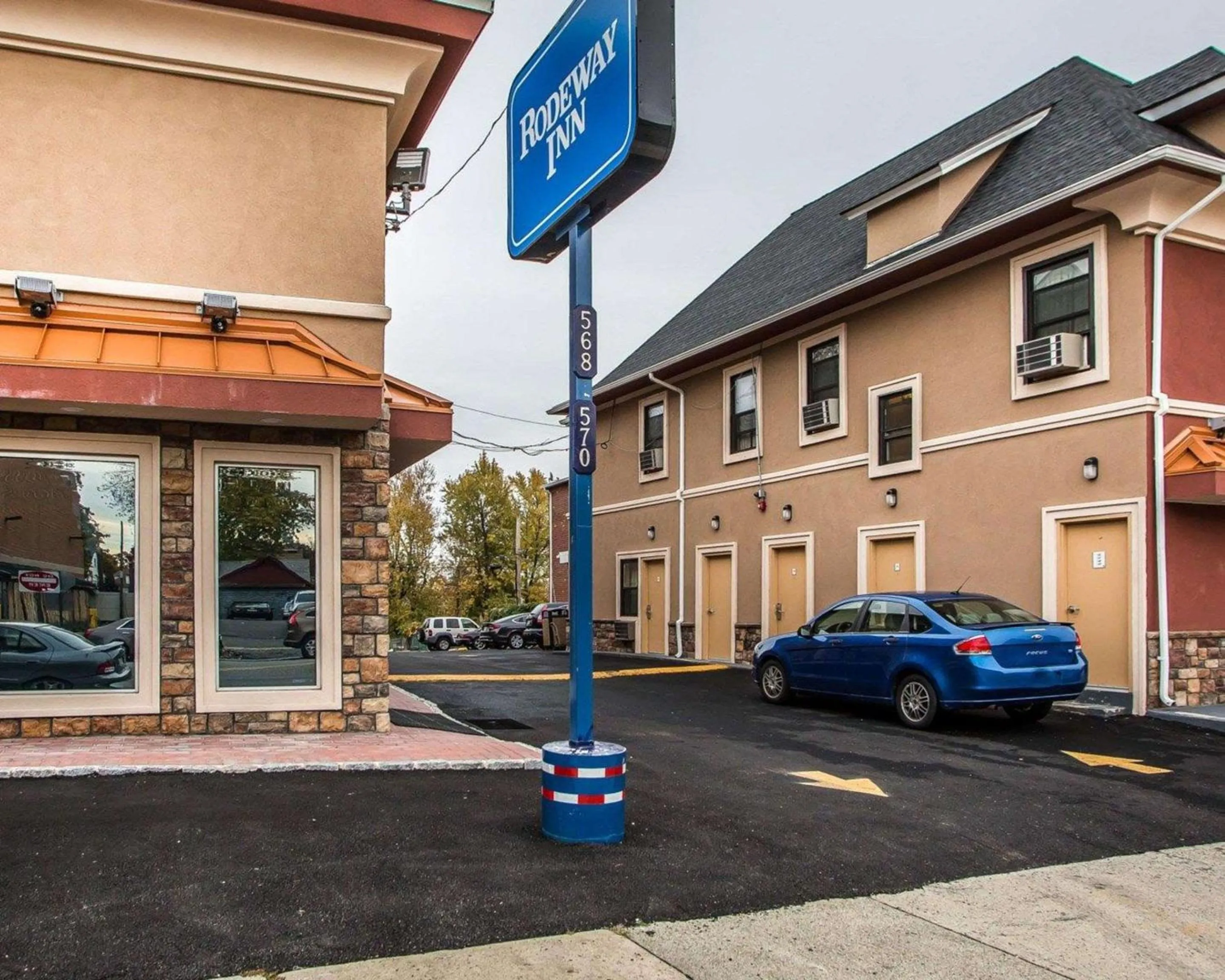 Property building in Rodeway Inn Belleville