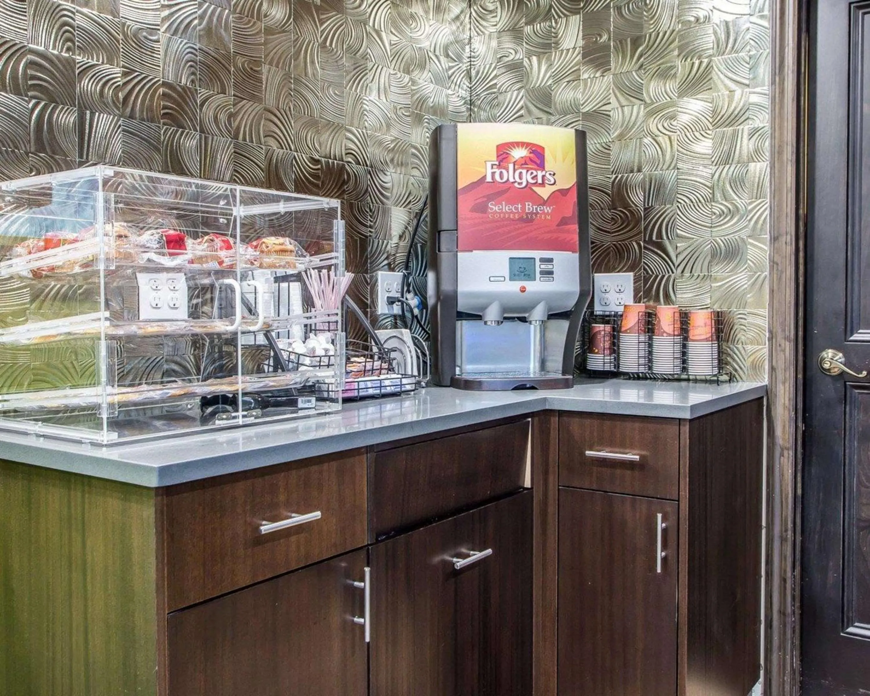 Restaurant/places to eat in Rodeway Inn Belleville