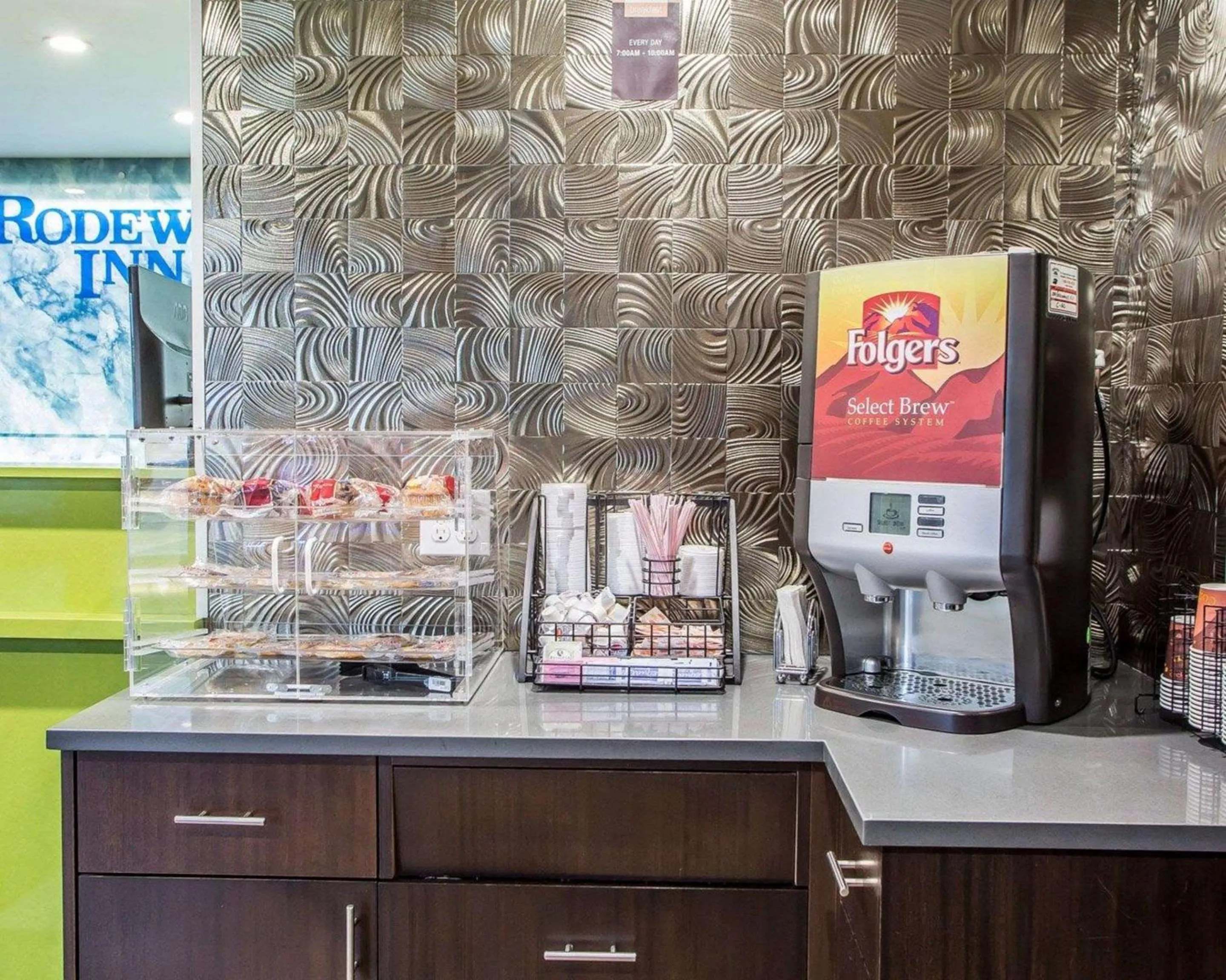 Restaurant/places to eat in Rodeway Inn Belleville