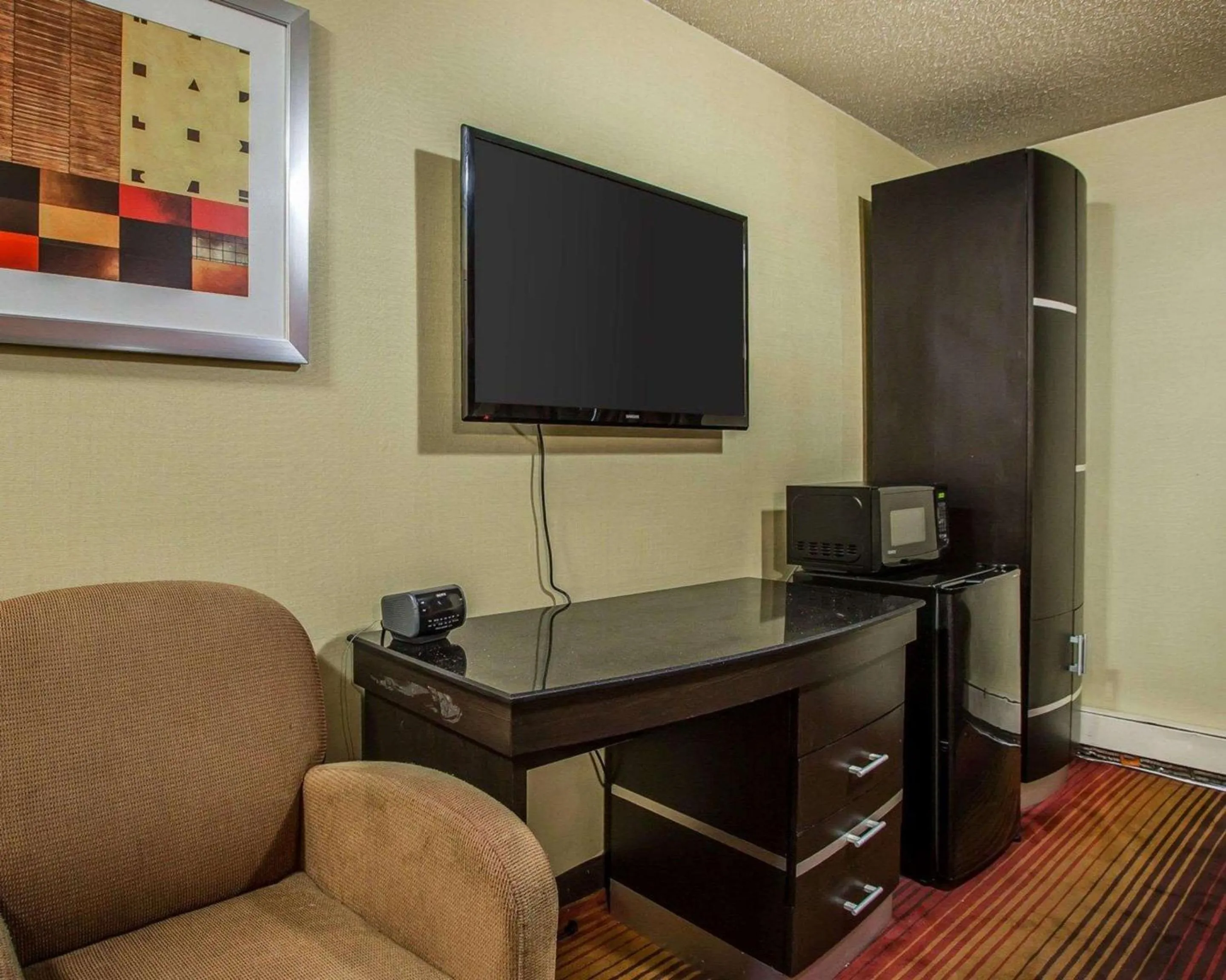 Photo of the whole room in Rodeway Inn Belleville