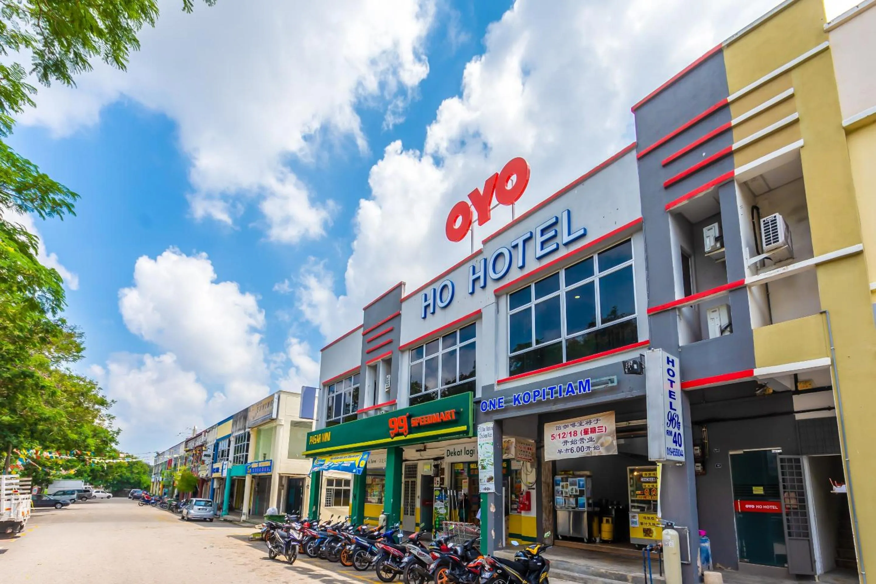 Facade/entrance in OYO 1185 Ho Hotel
