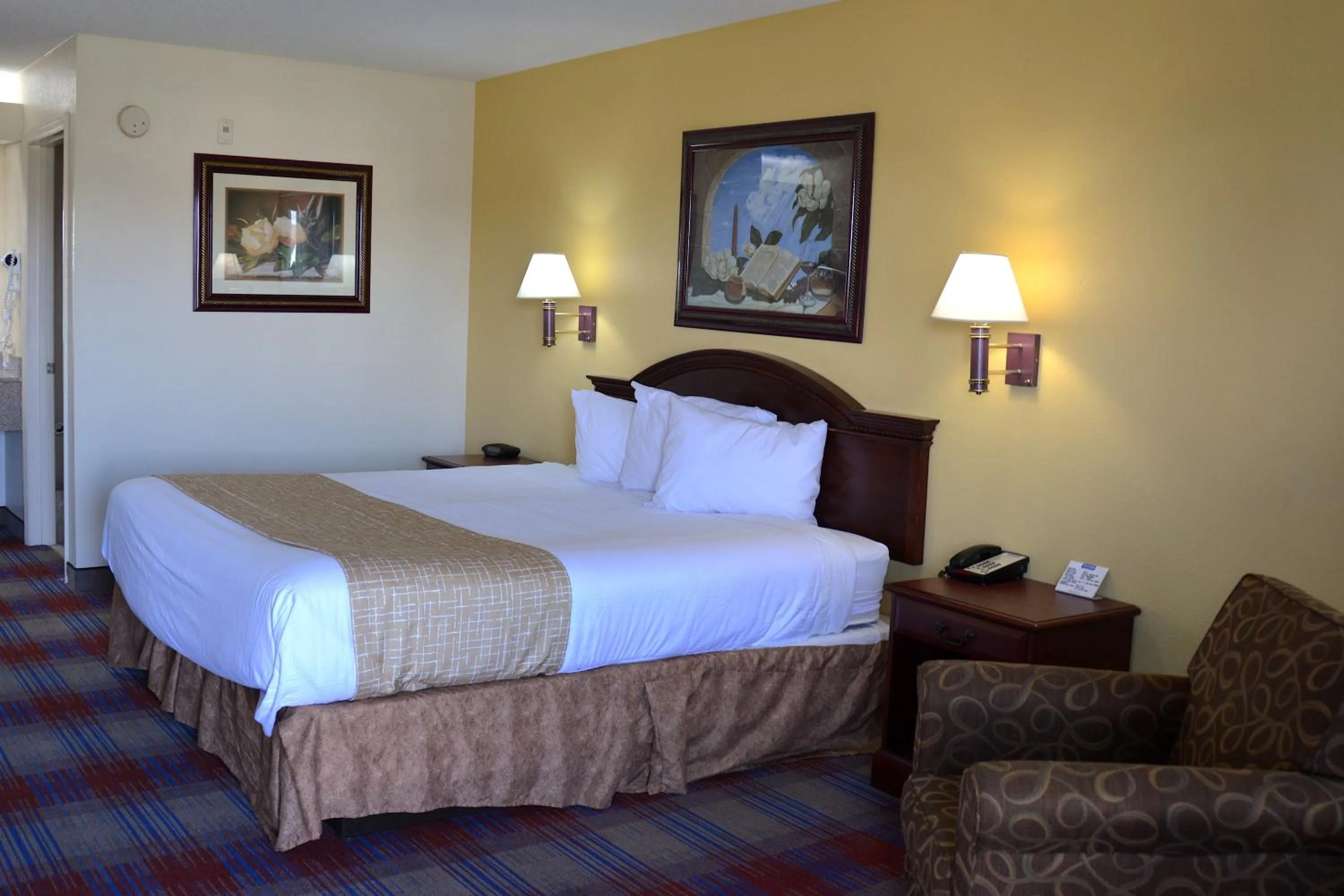 Bed in Travelodge by Wyndham Montgomery East