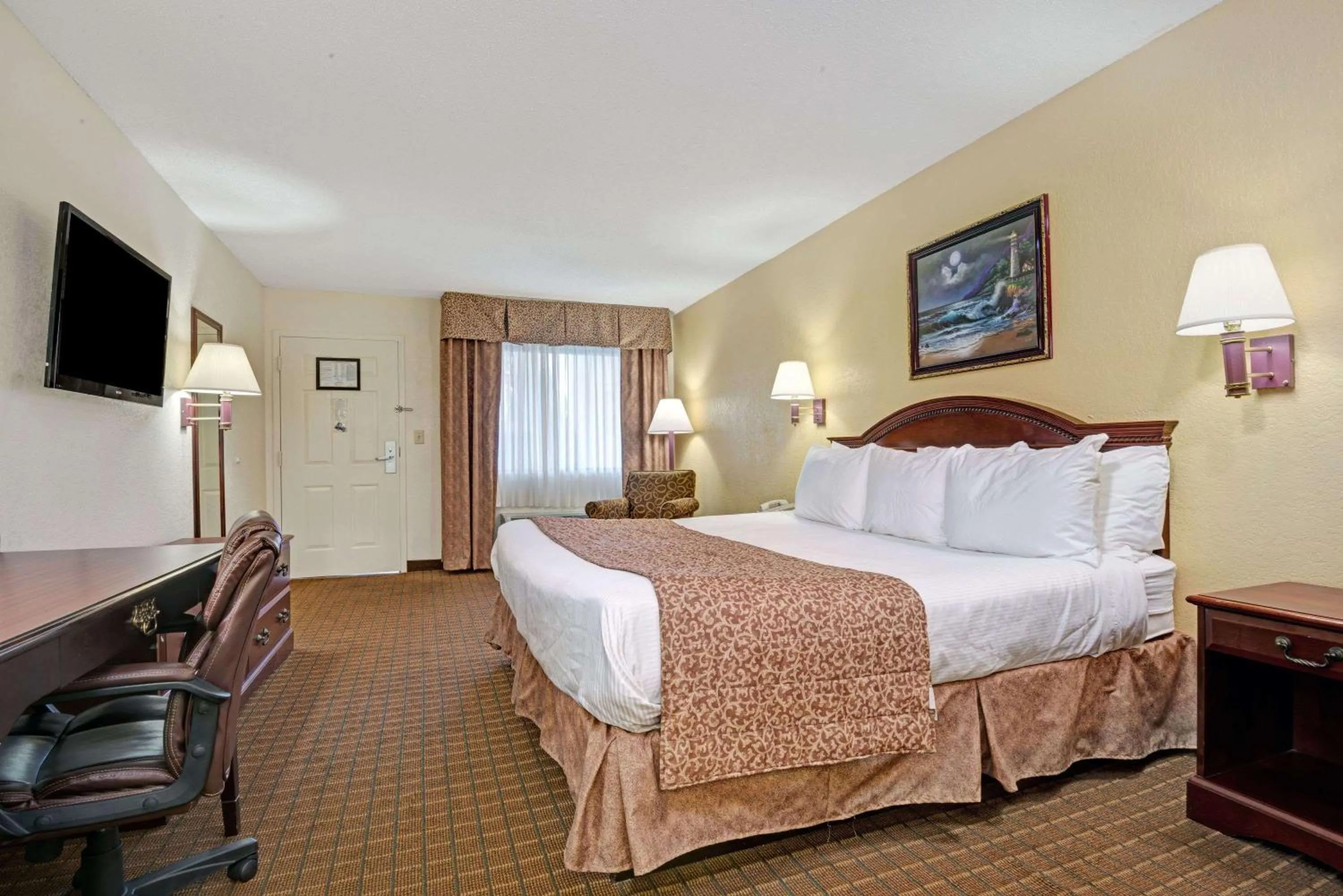 Photo of the whole room, Bed in Travelodge by Wyndham Montgomery East