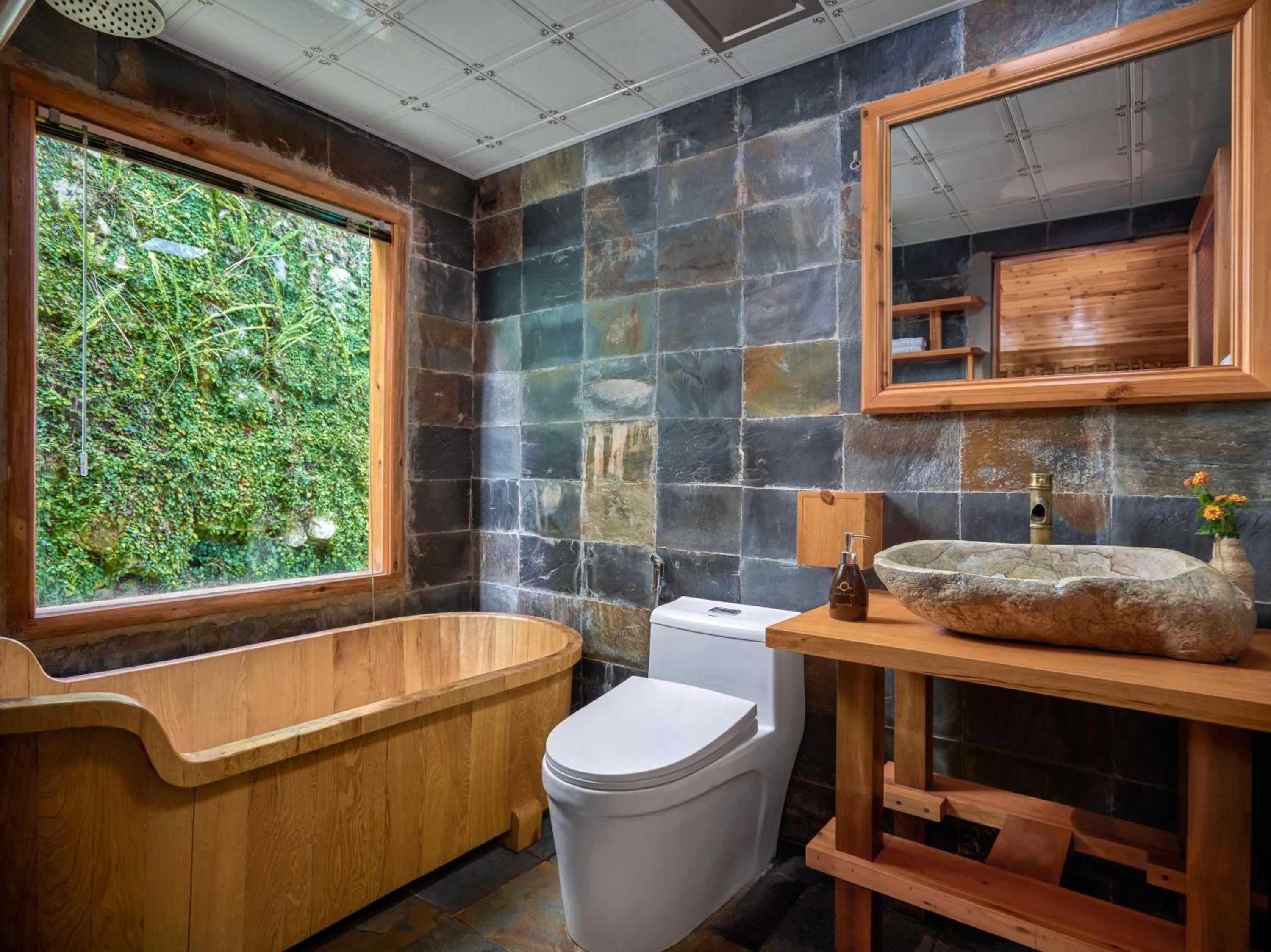 Bathroom in Laxsik Ecolodge