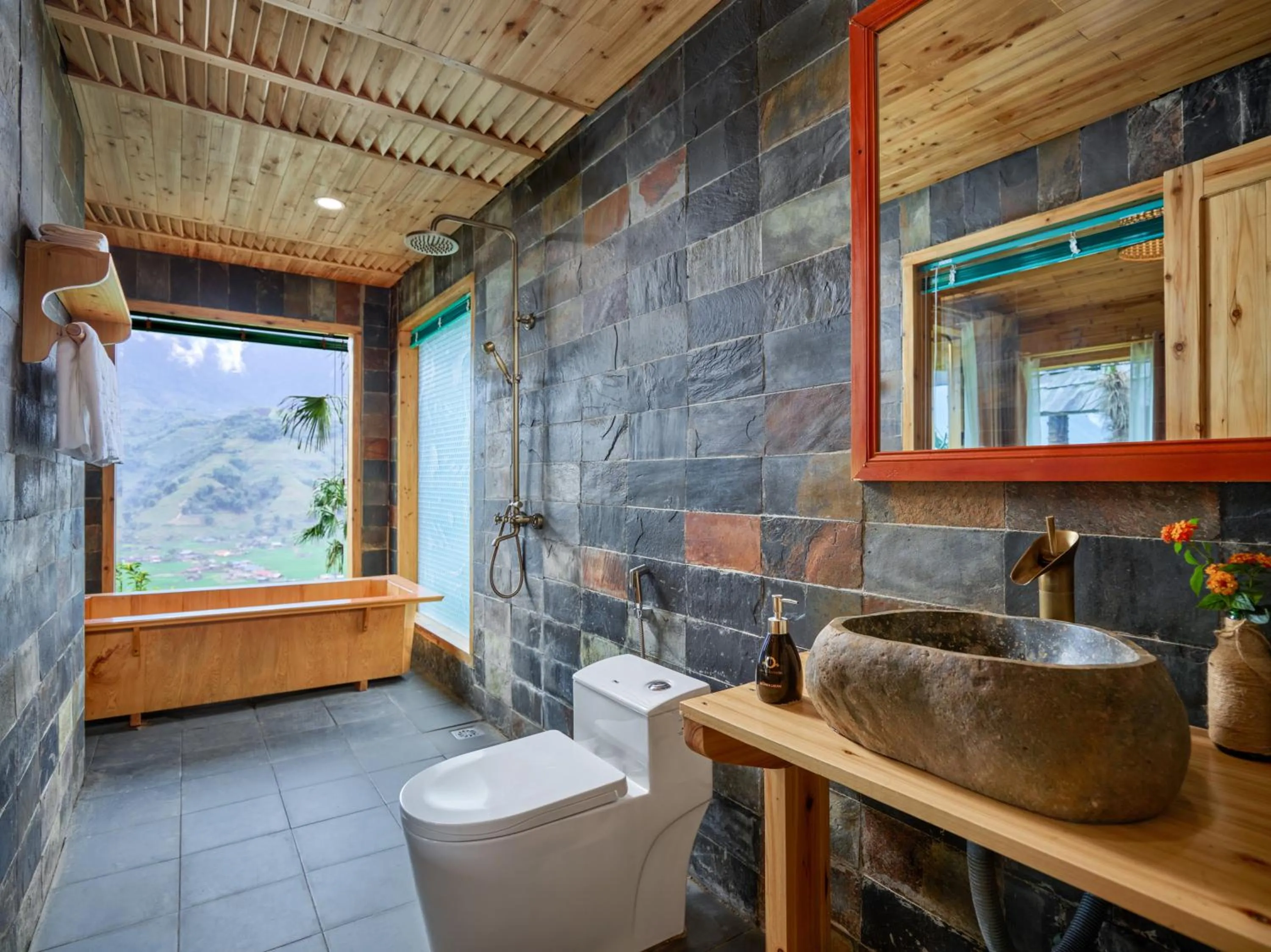 Bathroom in Laxsik Ecolodge