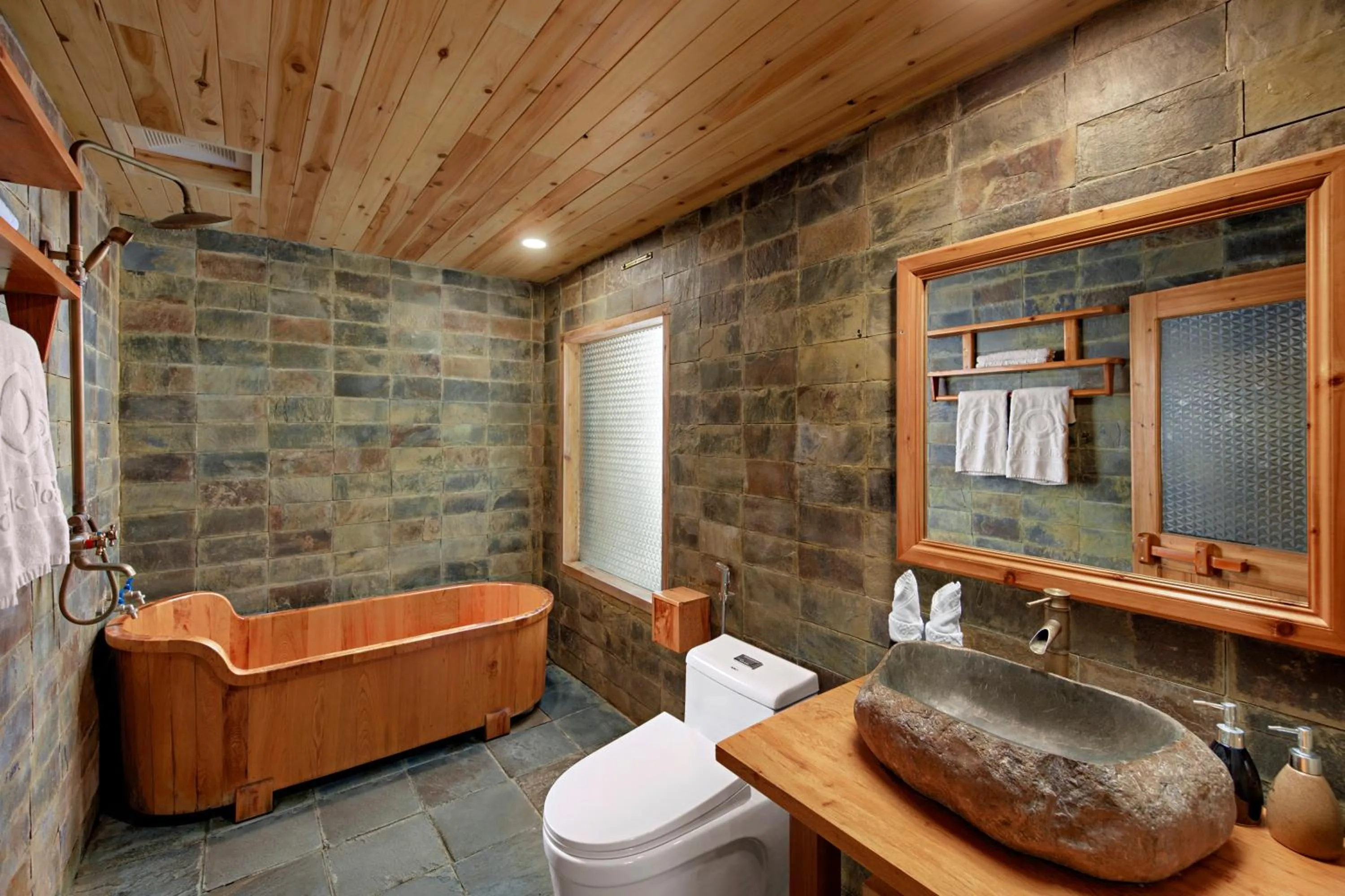 Bathroom in Laxsik Ecolodge
