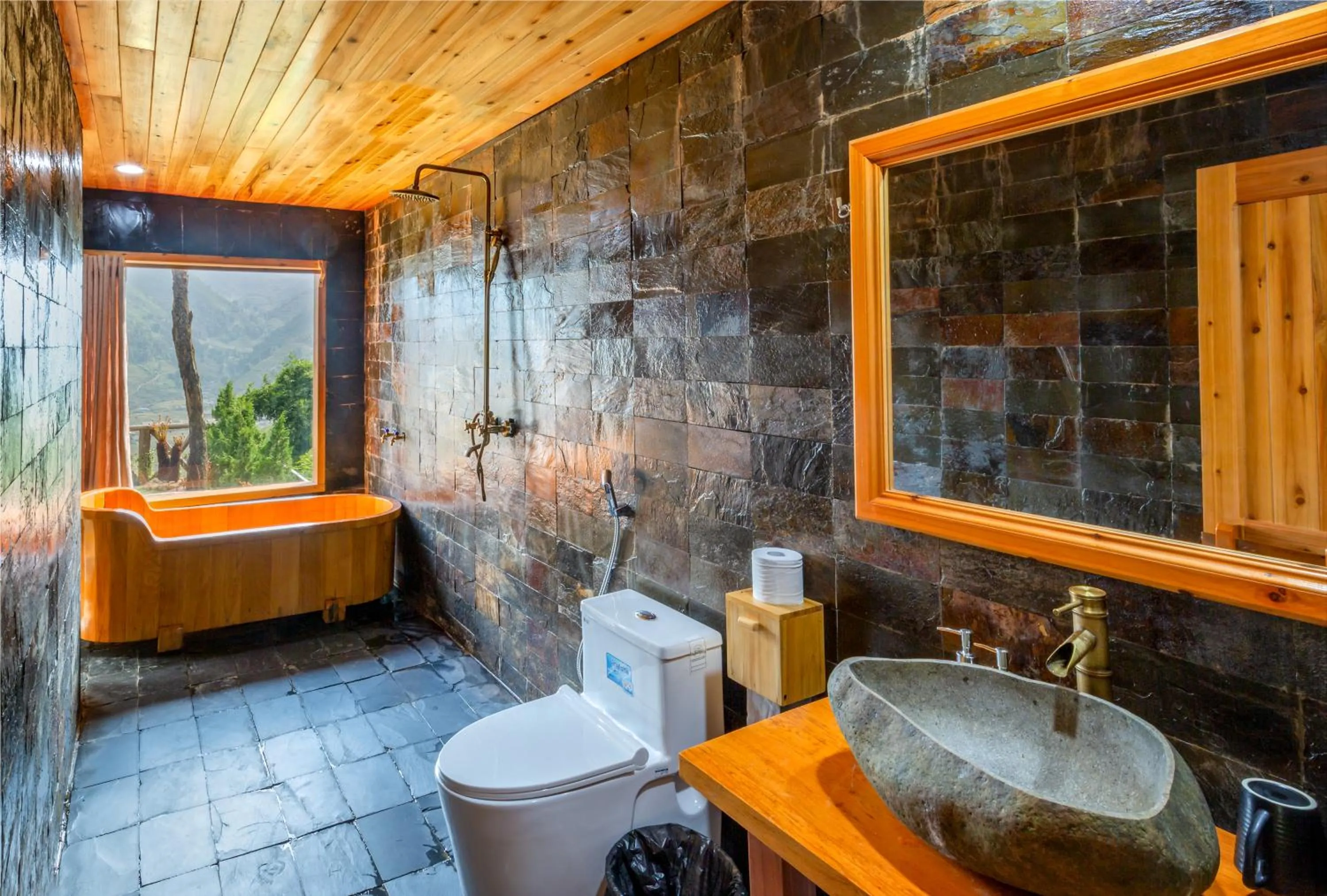 Bathroom in Laxsik Ecolodge