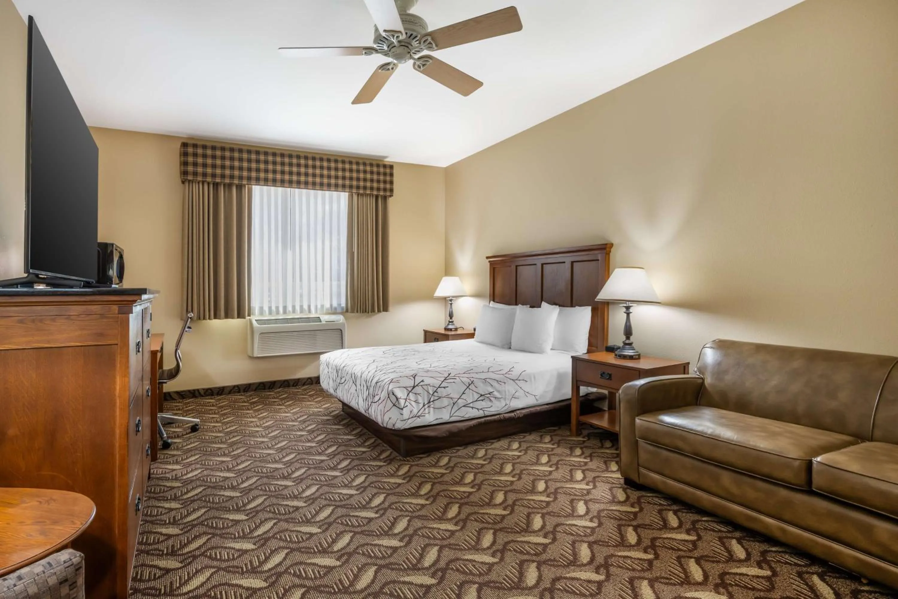 Bedroom, Bed in Best Western Lodge at River's Edge