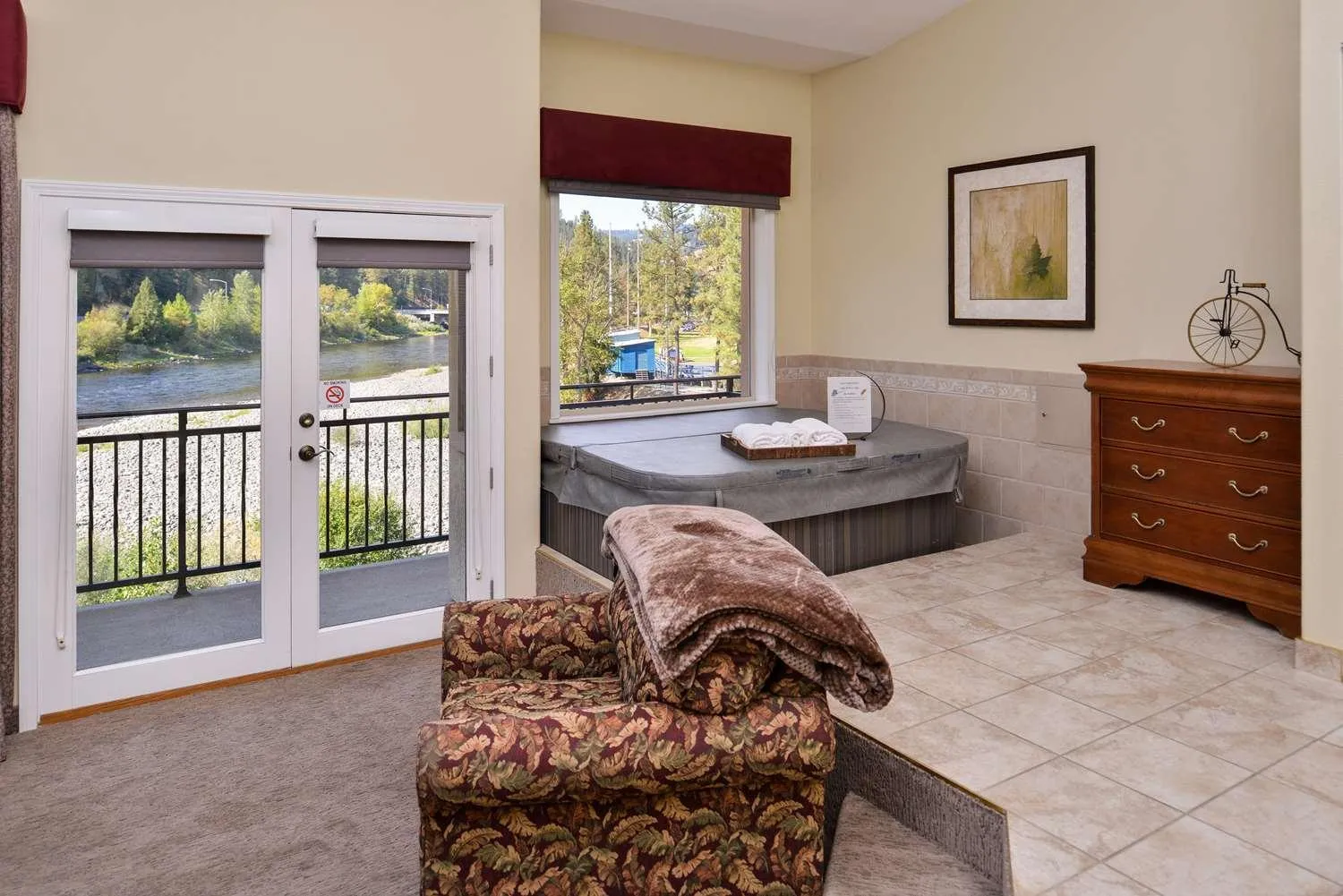 Bed in Best Western Lodge at River's Edge