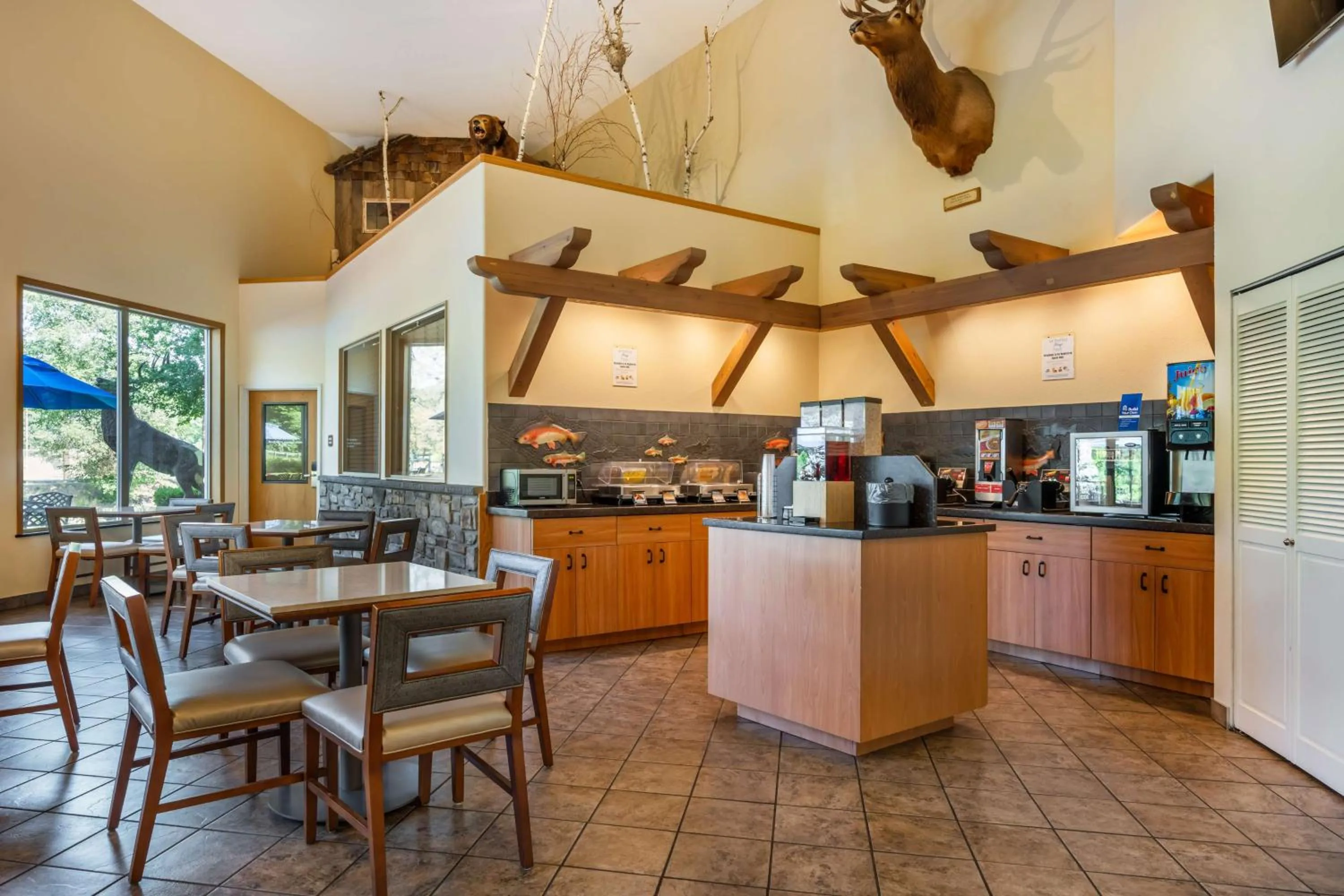 Breakfast in Best Western Lodge at River's Edge