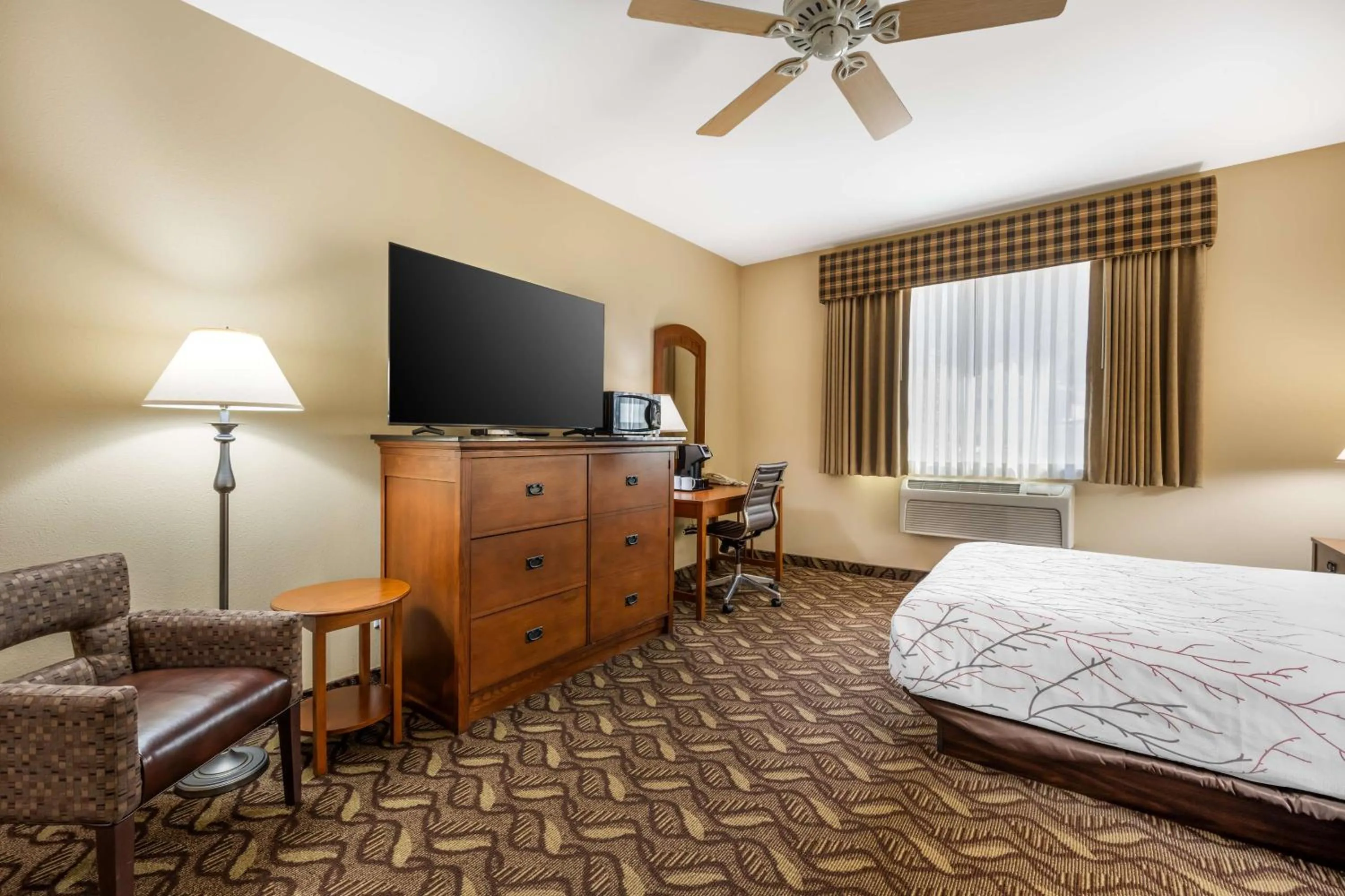 Bedroom, Bed in Best Western Lodge at River's Edge