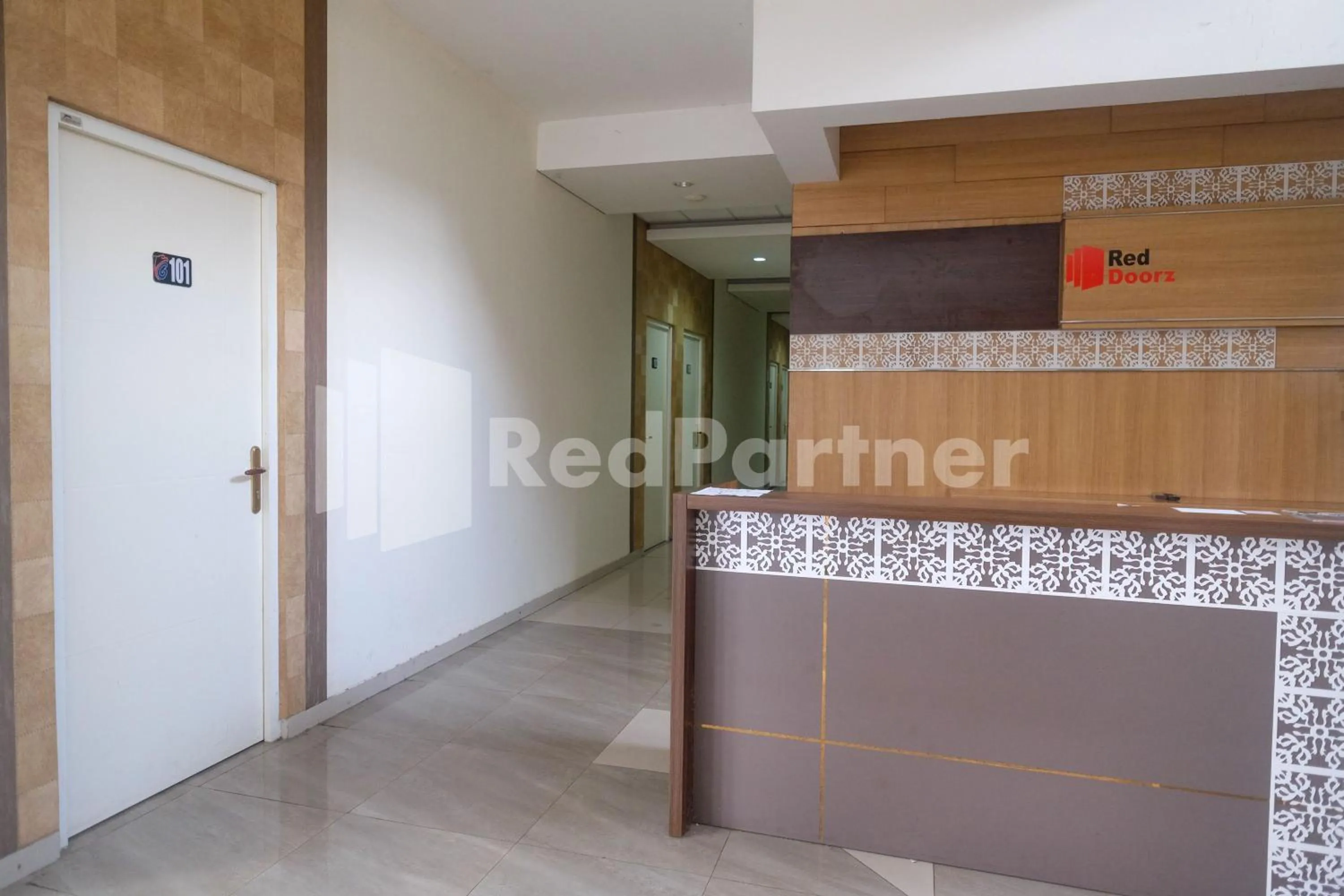 Lobby or reception in Garuda Guesthouse Yogyakarta RedPartner