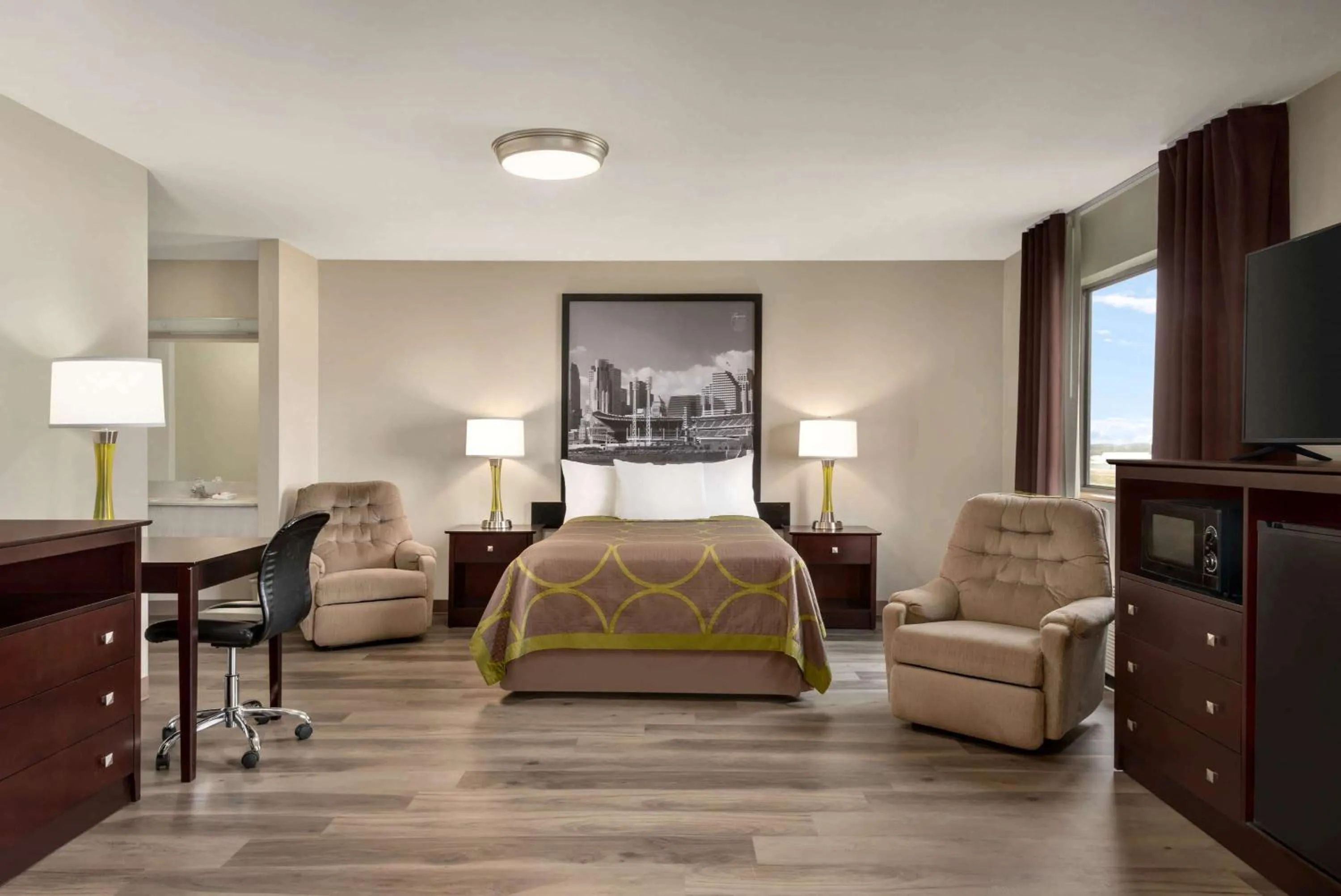 Photo of the whole room in Super 8 by Wyndham Bethany MO