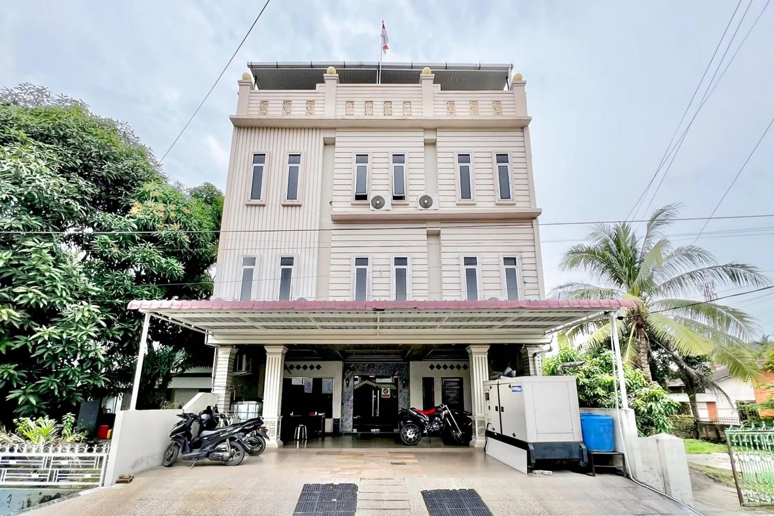 Facade/entrance in RedDoorz at Vania Residence Medan