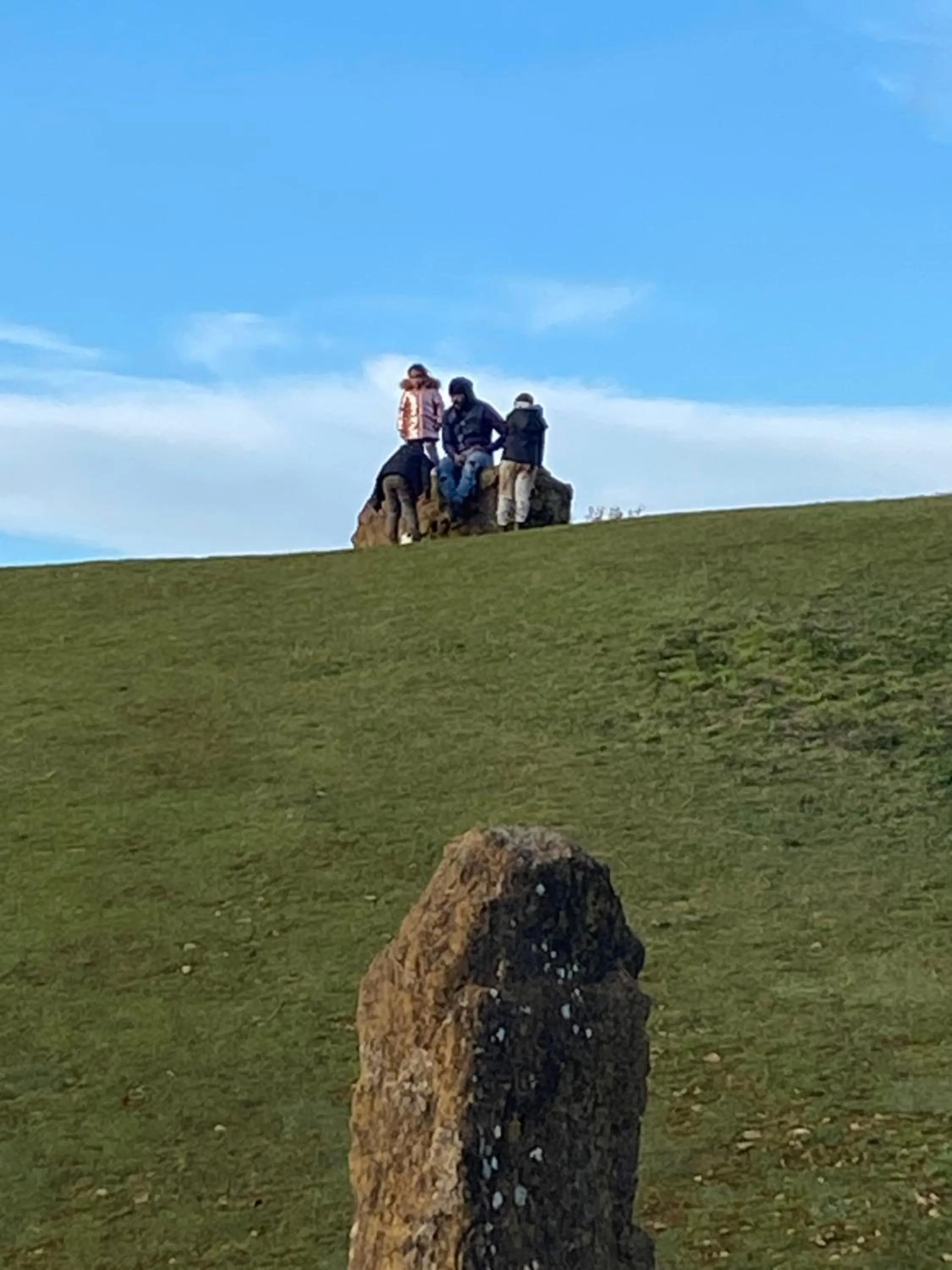 Shepherds Huts Ham Hill, 2 double beds, Bathroom, Lounge, Diner, Kitchen, LOVE dogs & Cats Looking out to lake and by Ham Hill Country Park plus parking for large vehicles available also great deals on workers long term This is the place to relax and BBQ