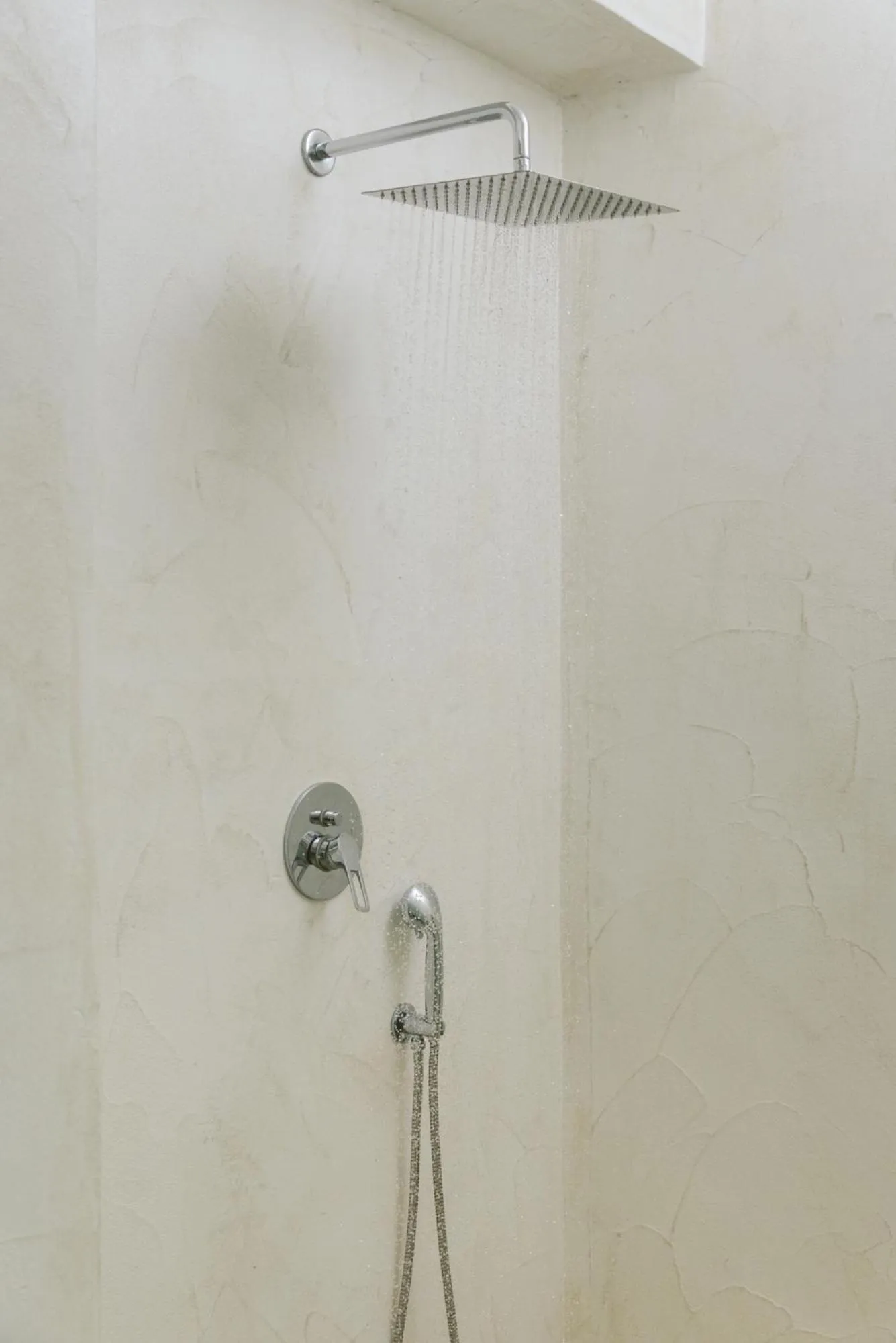 Die Zwei Brüder Art & Suites