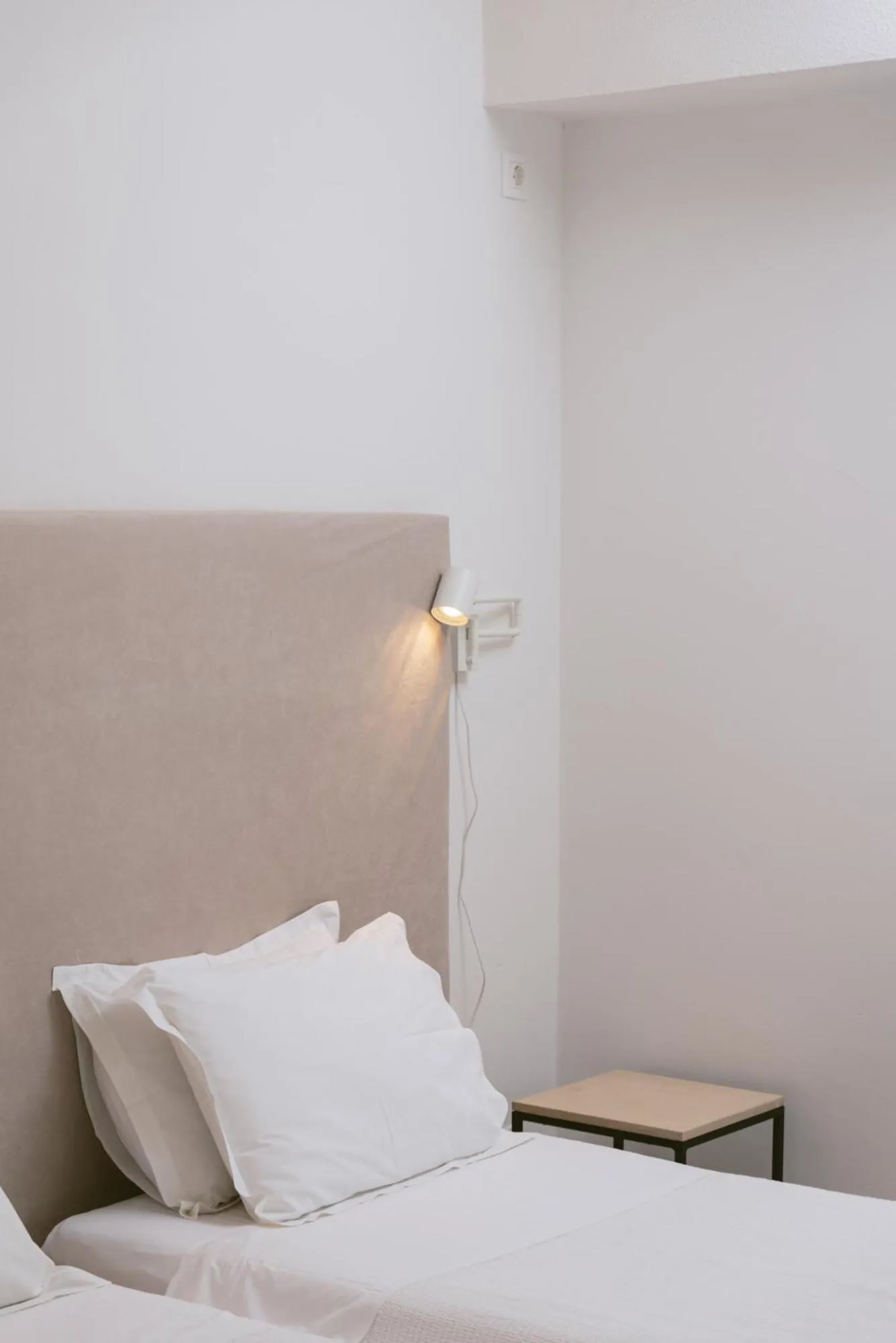 Bed in Die Zwei Brüder Art & Suites