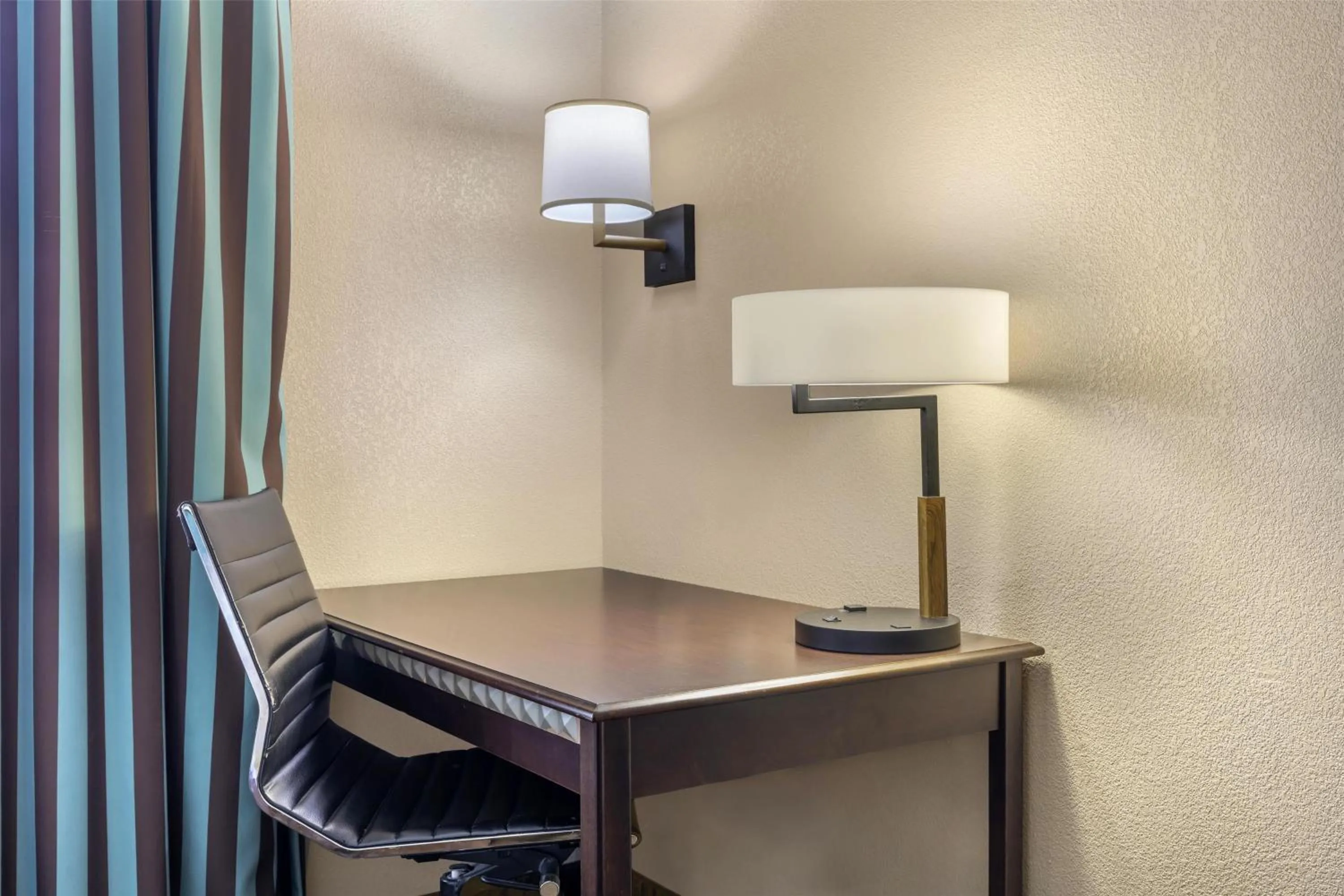 Bedroom in Best Western Mineola Inn