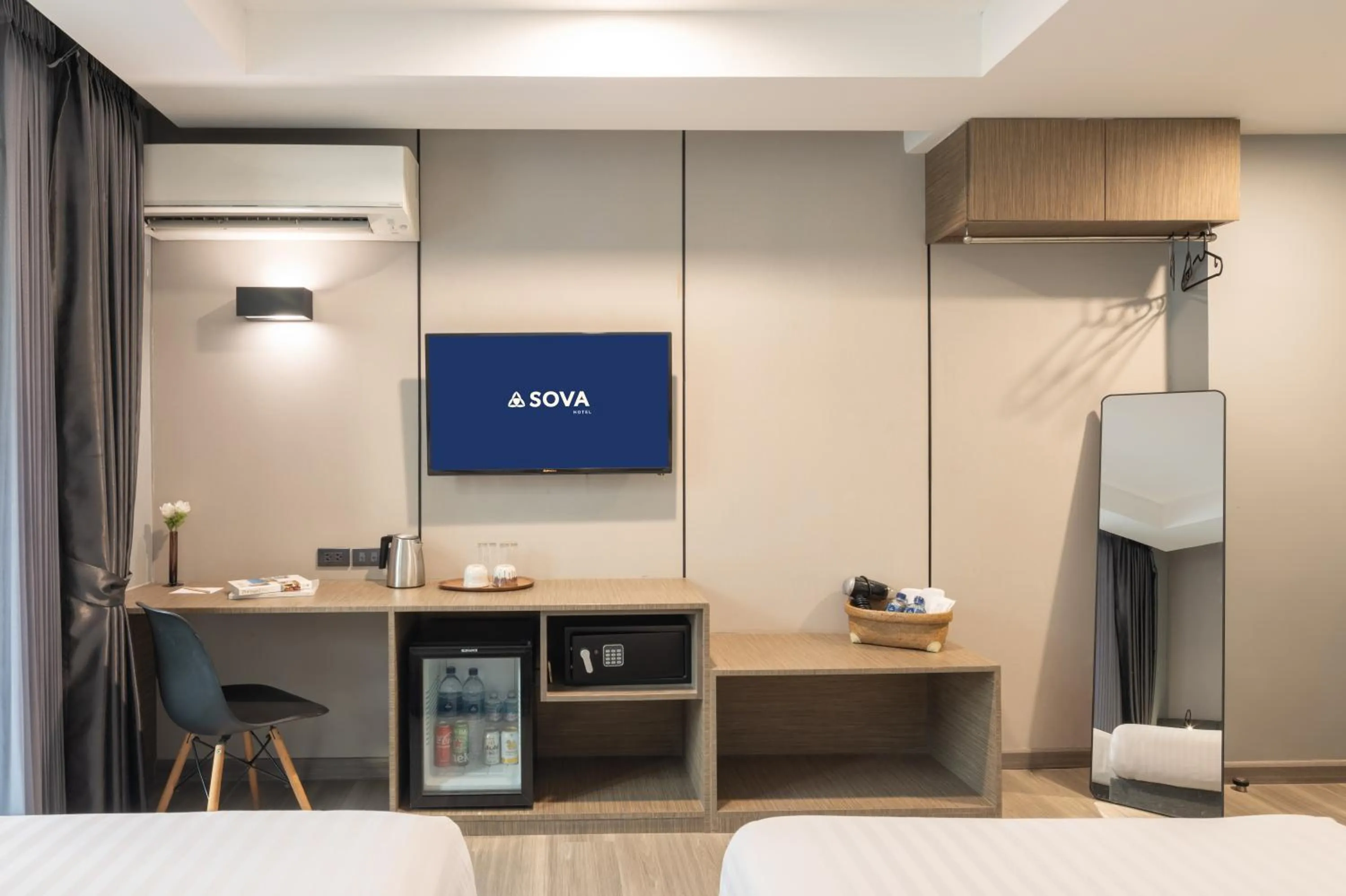 TV and multimedia, Bed in SOVA Hotel Bangkok