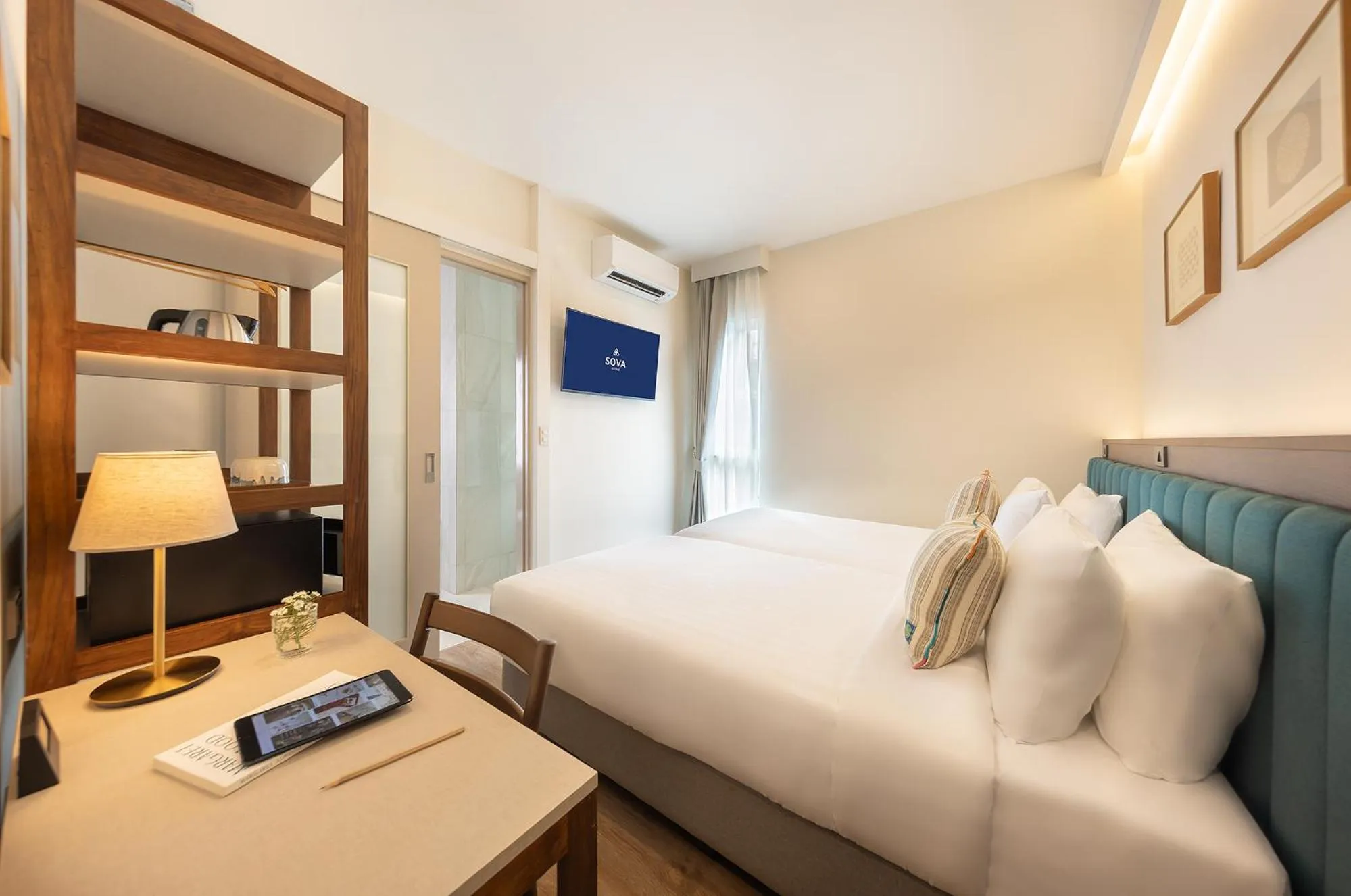 Photo of the whole room, Bed in SOVA Hotel Bangkok