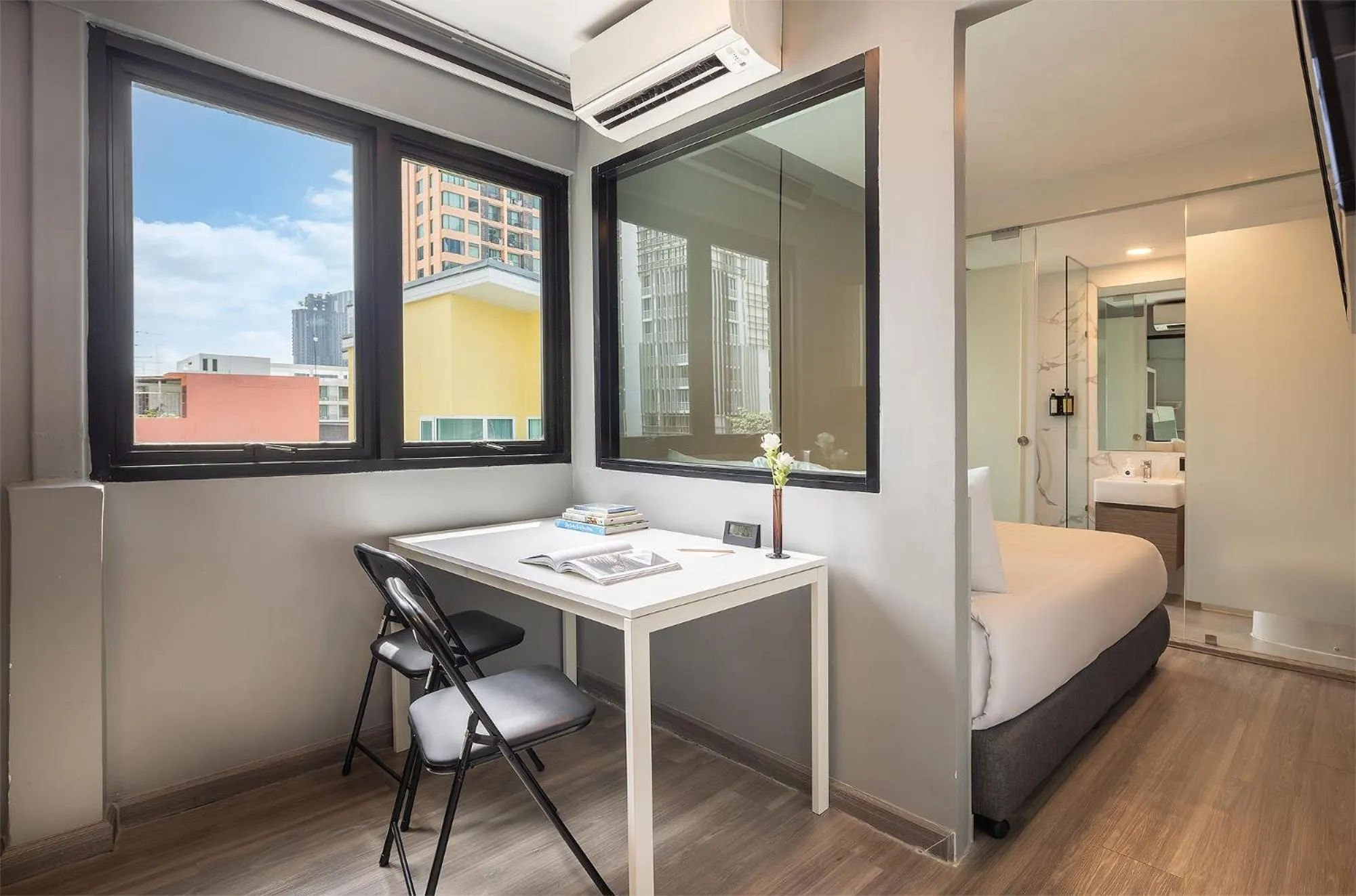 Photo of the whole room, Bed in SOVA Hotel Bangkok