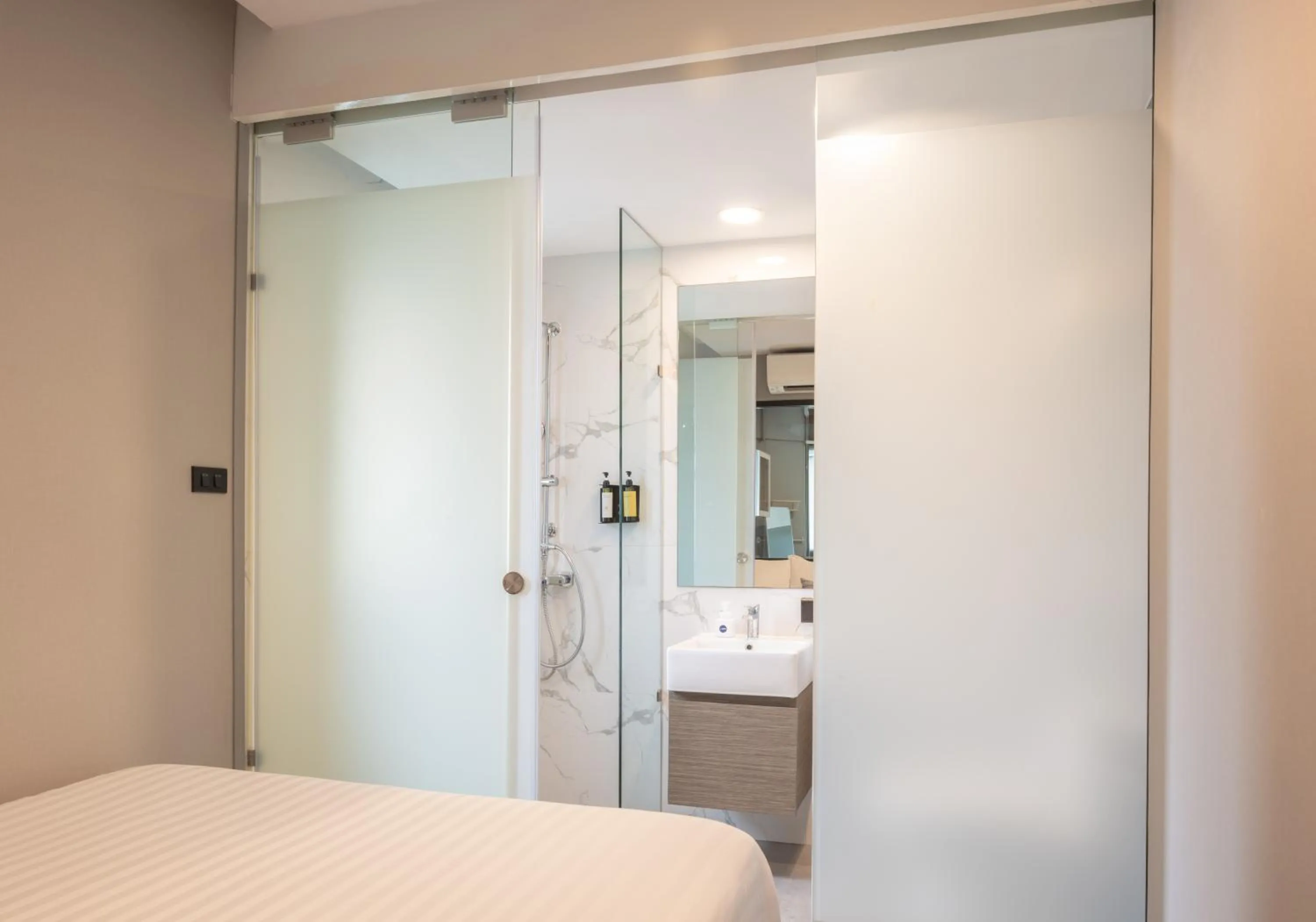 Photo of the whole room, Bed in SOVA Hotel Bangkok