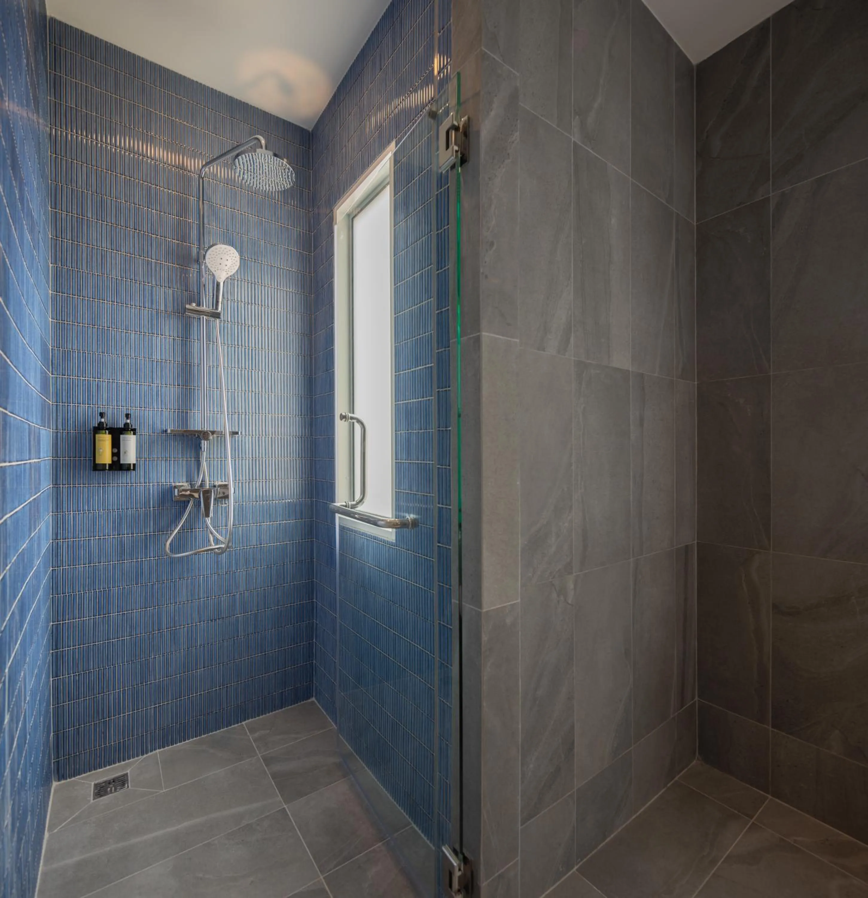 Shower in SOVA Hotel Bangkok