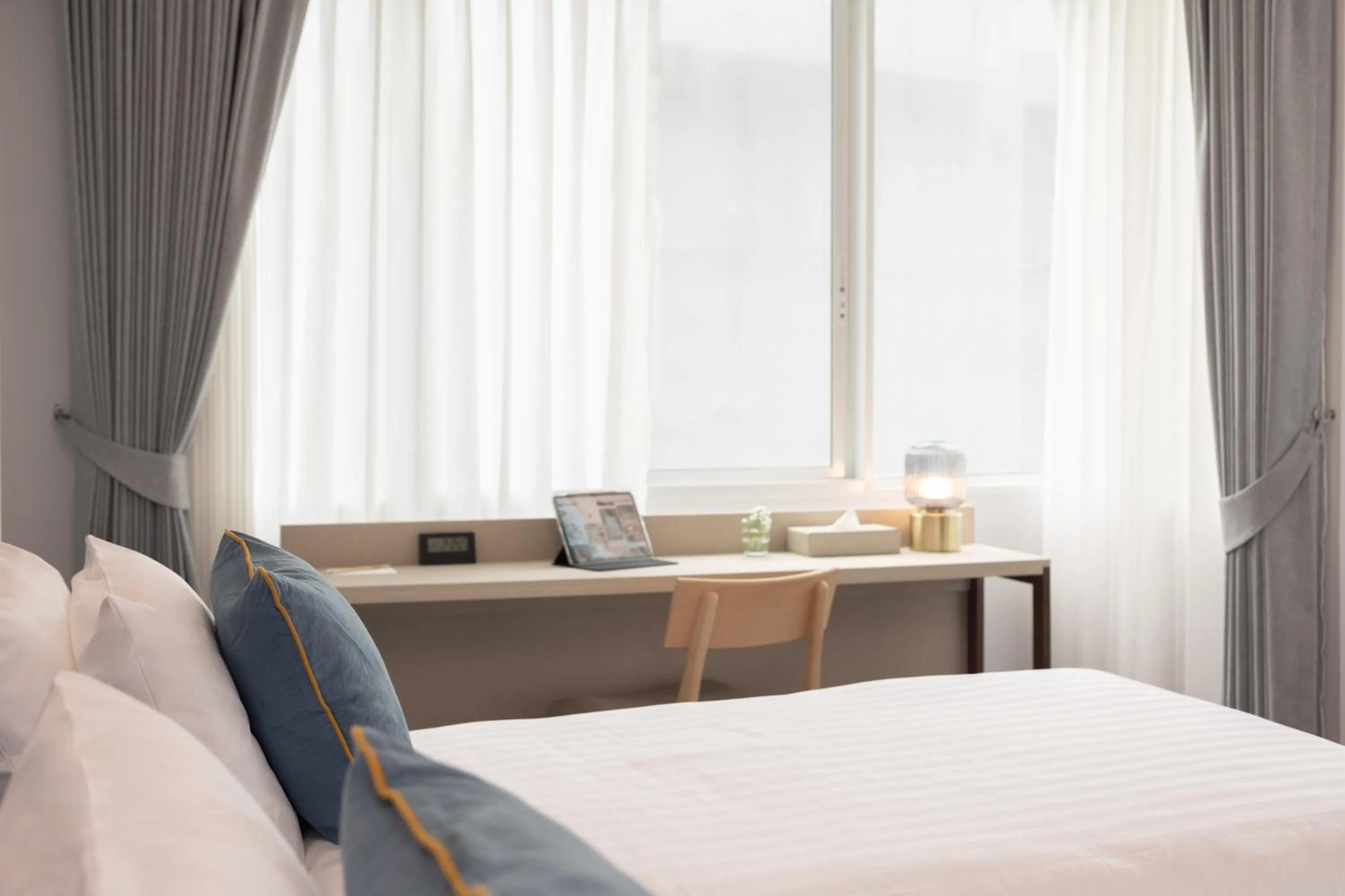 Seating area, Bed in SOVA Hotel Bangkok