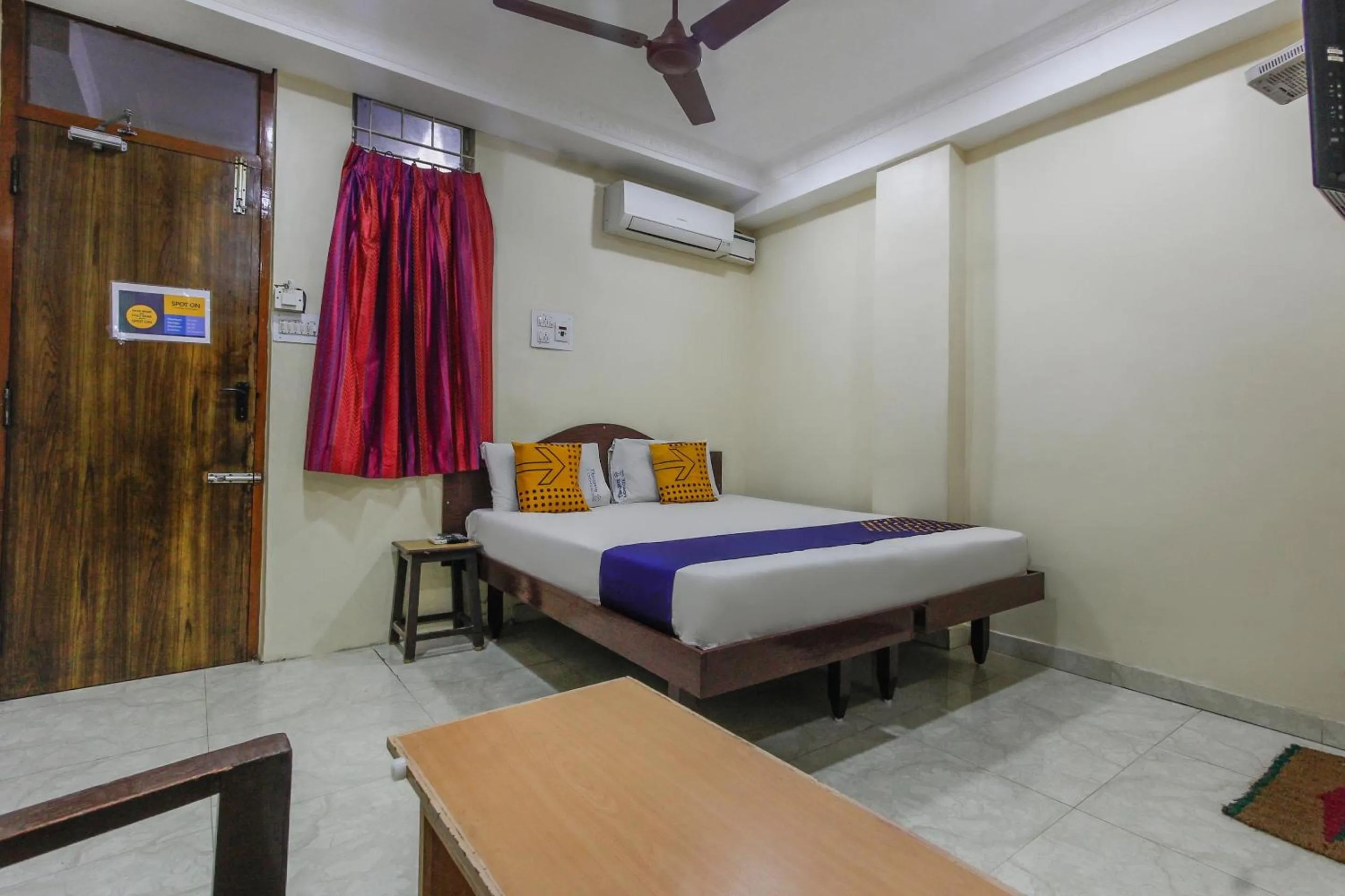 Bedroom, Bed in SPOT ON Thangam Lodge