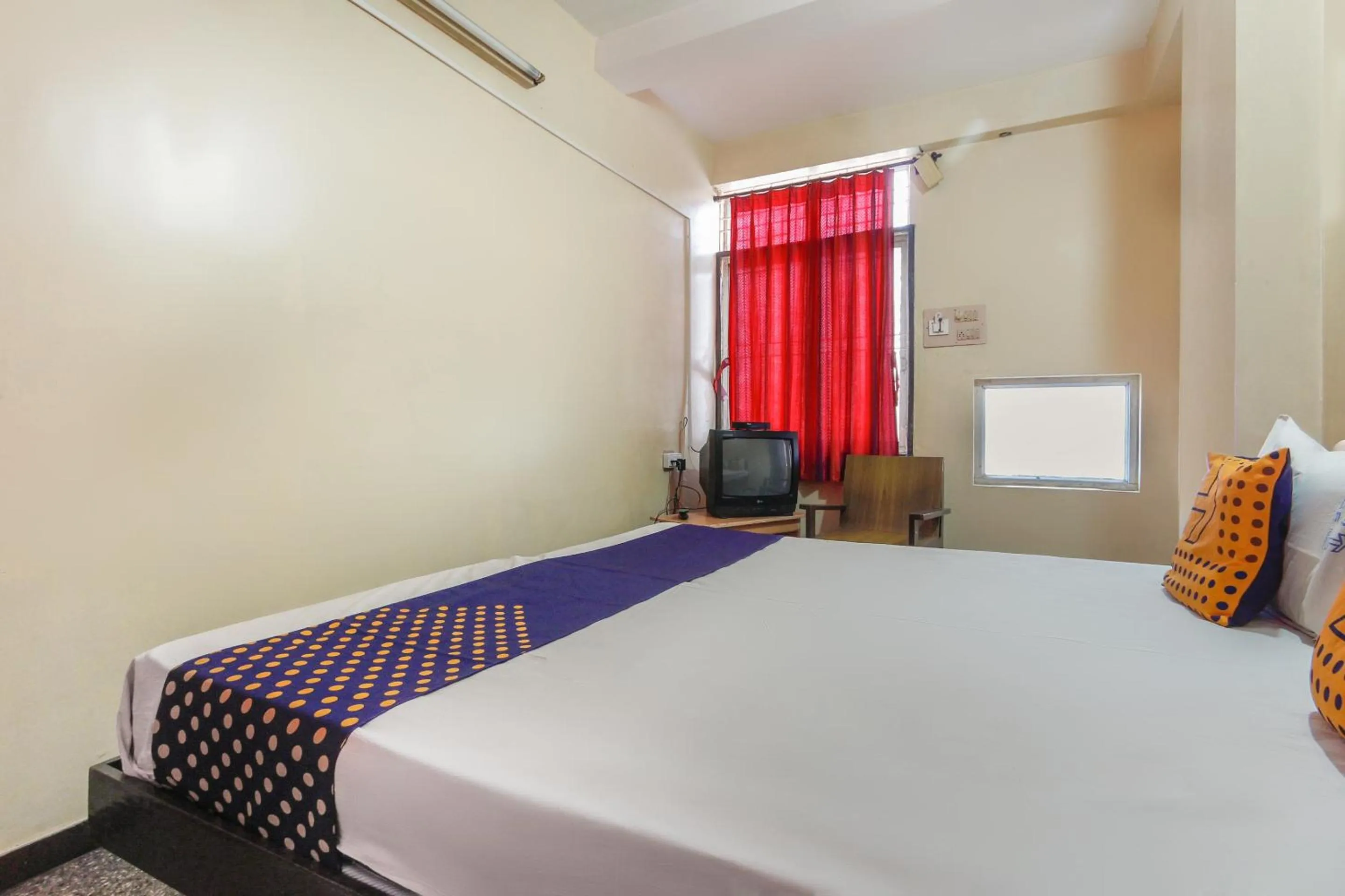 Bedroom, Bed in SPOT ON Thangam Lodge