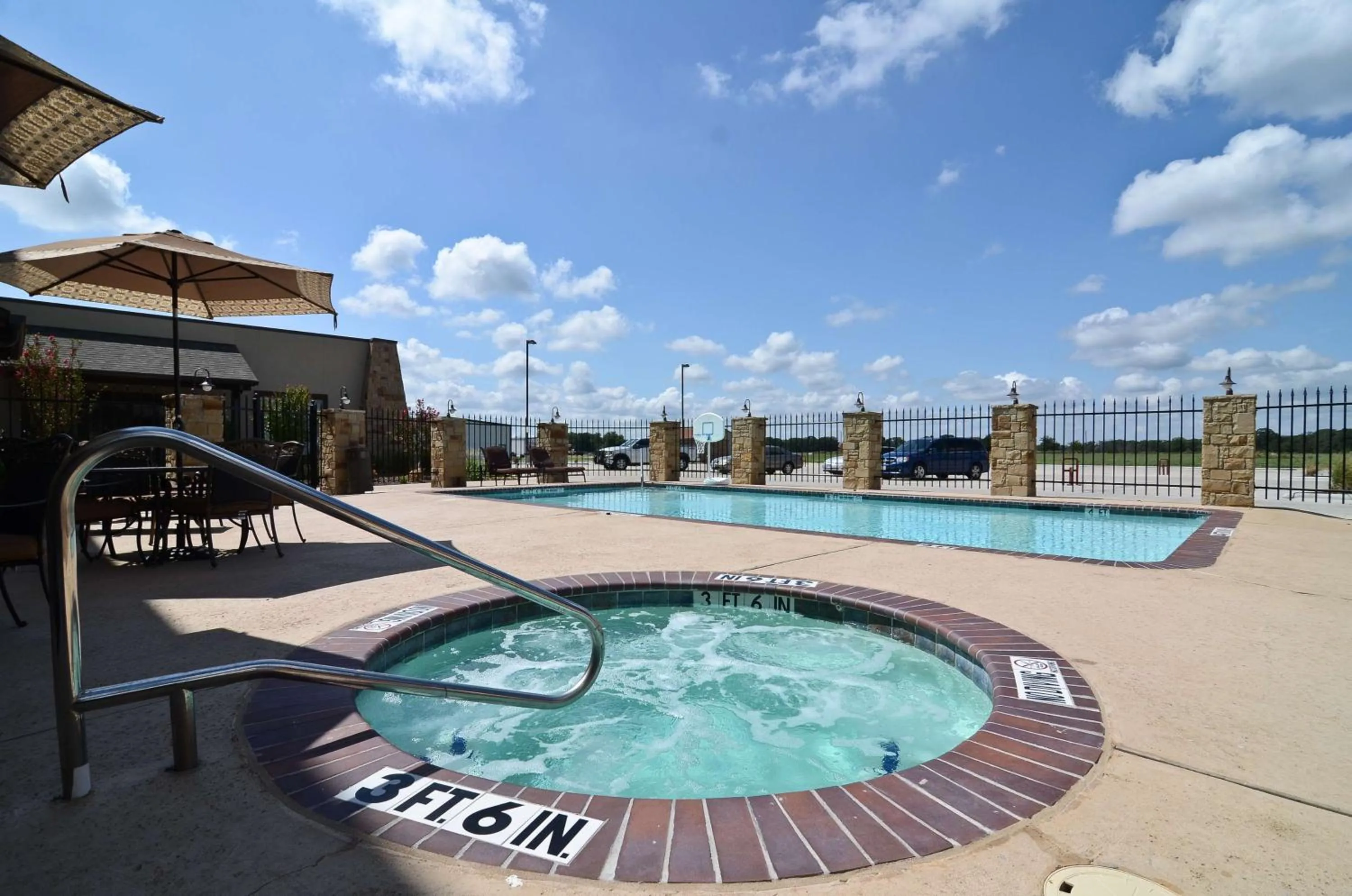 Pool view in Best Western Plus Emory at Lake Fork Inn & Suites