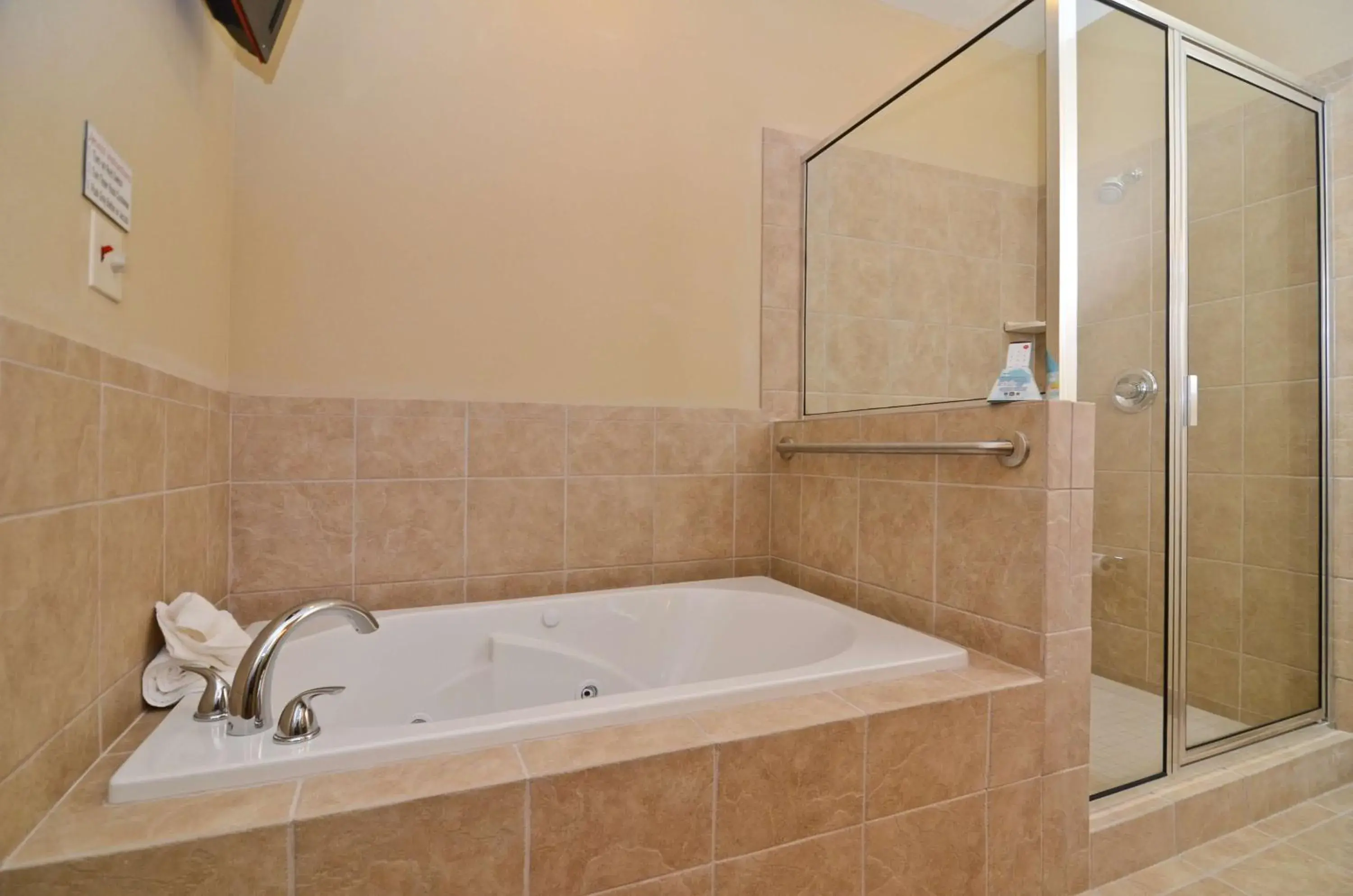King Suite with Jetted Tub and Sofa Bed - Walk-In Shower/Non-Smoking in Best Western Plus Emory at Lake Fork Inn & Suites King Suite with Jetted Tub and Sofa Bed - Walk-In Shower/Non-Smoking in Best Western Plus Emory at Lake Fork Inn & Suites