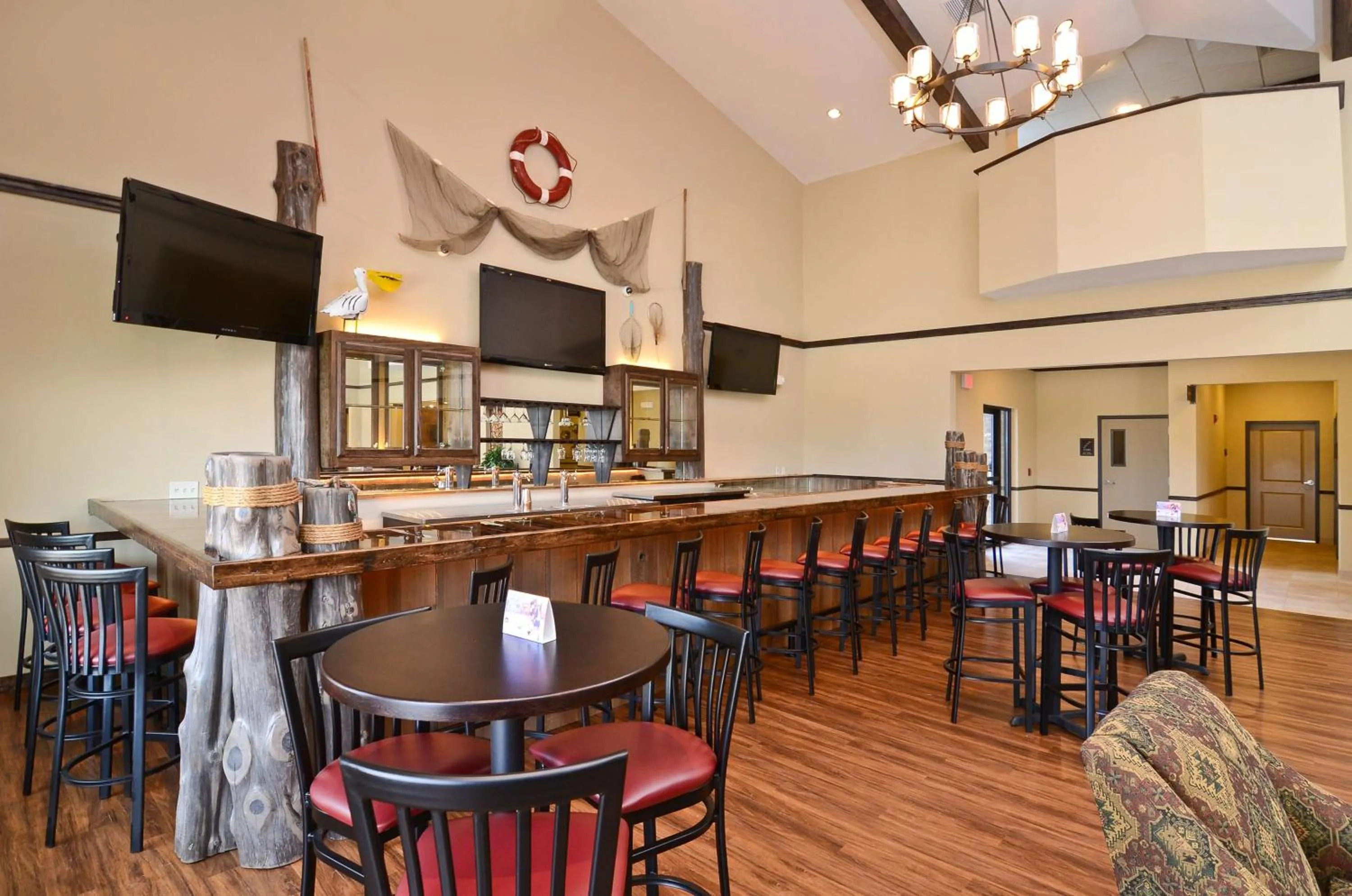 Lounge or bar in Best Western Plus Emory at Lake Fork Inn & Suites