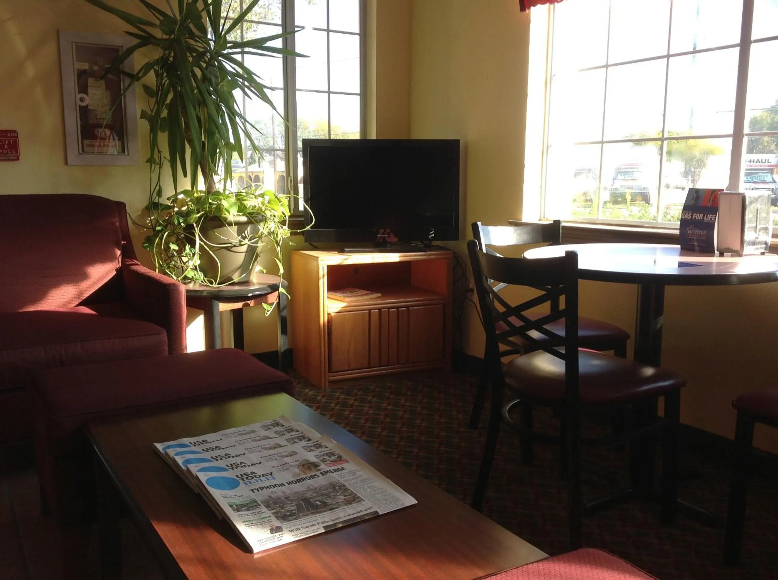 Lobby or reception in Howard Johnson by Wyndham Grand Prairie Near Lone Star Park