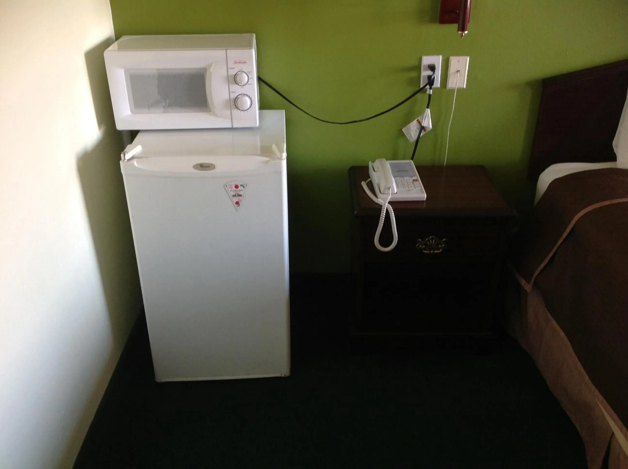 Kitchen or kitchenette in Howard Johnson by Wyndham Grand Prairie Near Lone Star Park