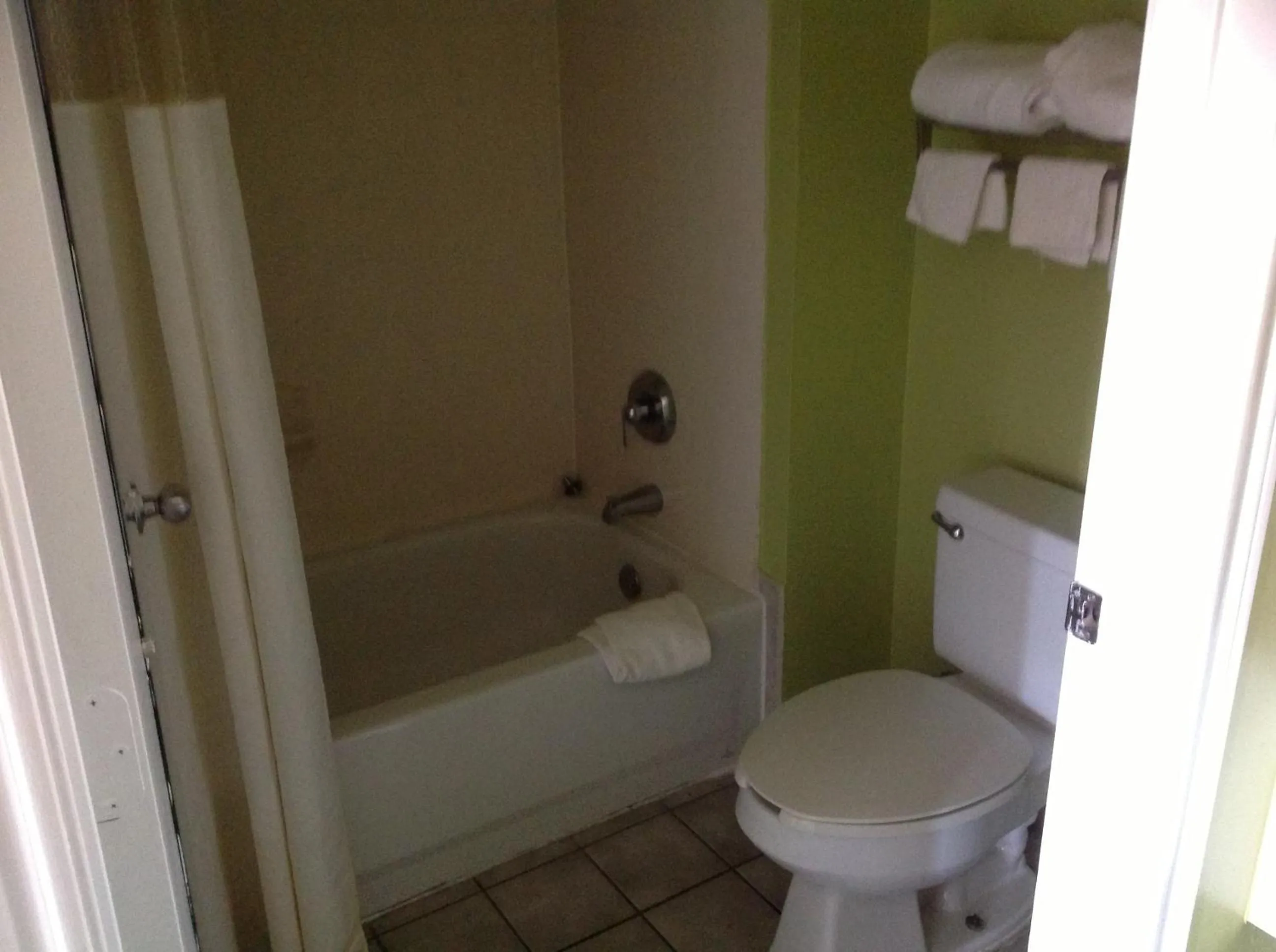 Bathroom in Howard Johnson by Wyndham Grand Prairie Near Lone Star Park