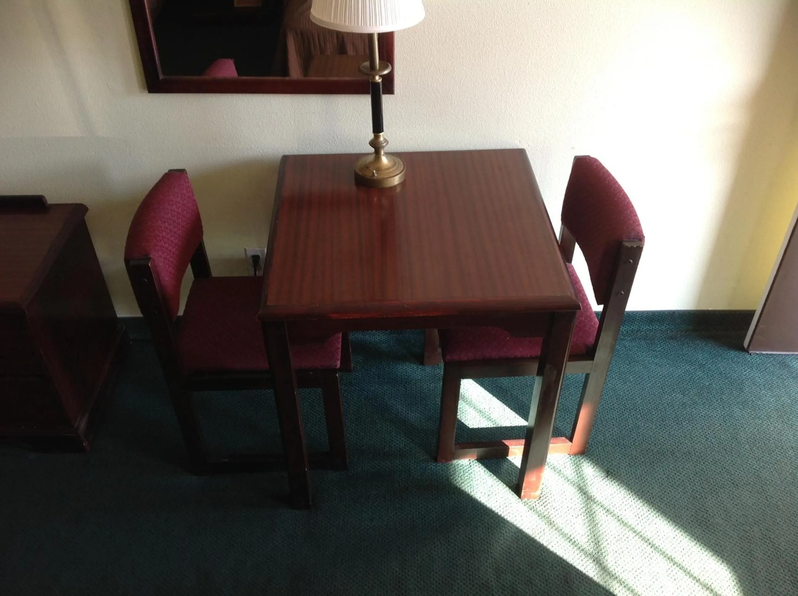 Seating area in Howard Johnson by Wyndham Grand Prairie Near Lone Star Park