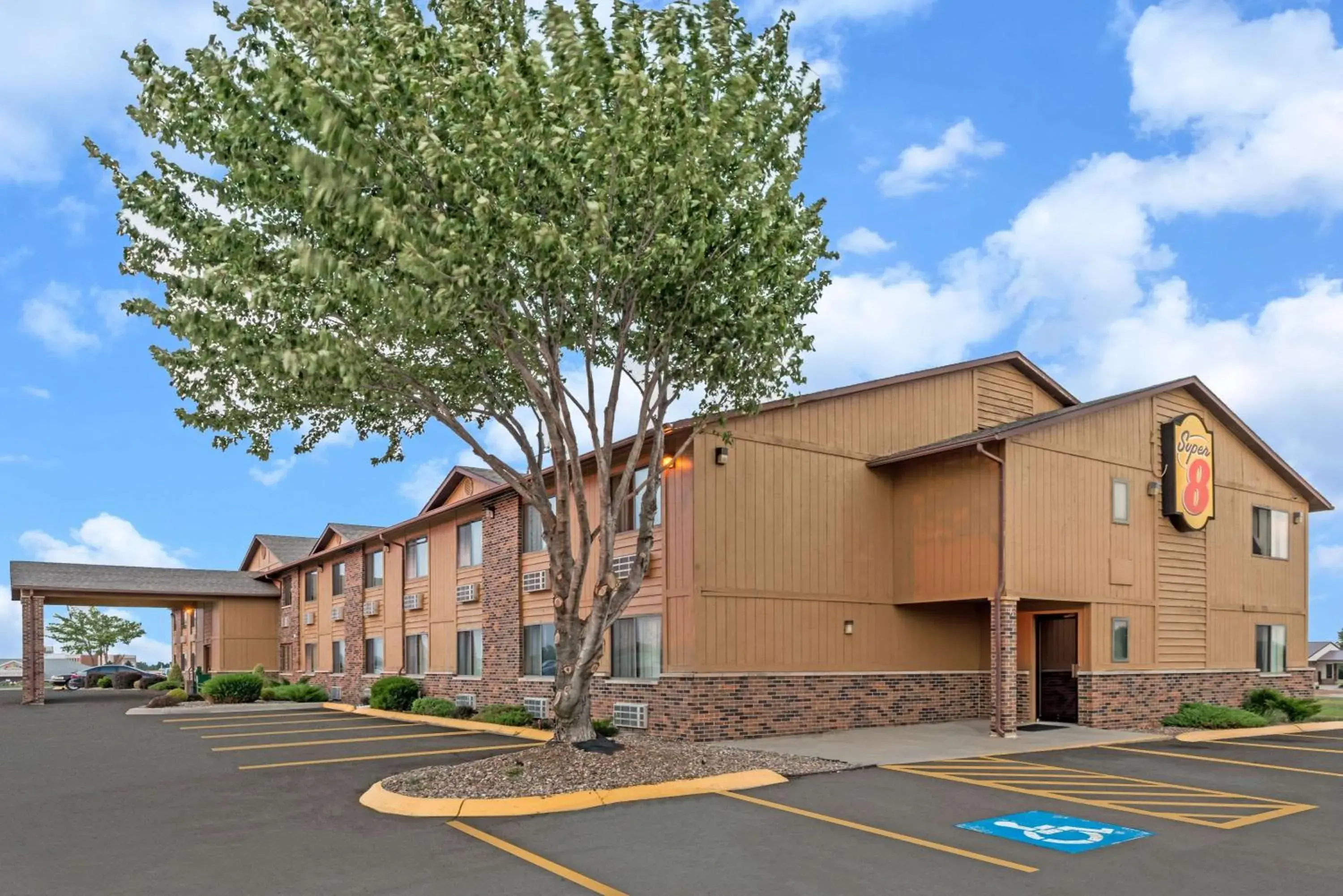Super 8 by Wyndham Smithville Kansas City Super 8 by Wyndham Smithville Kansas City