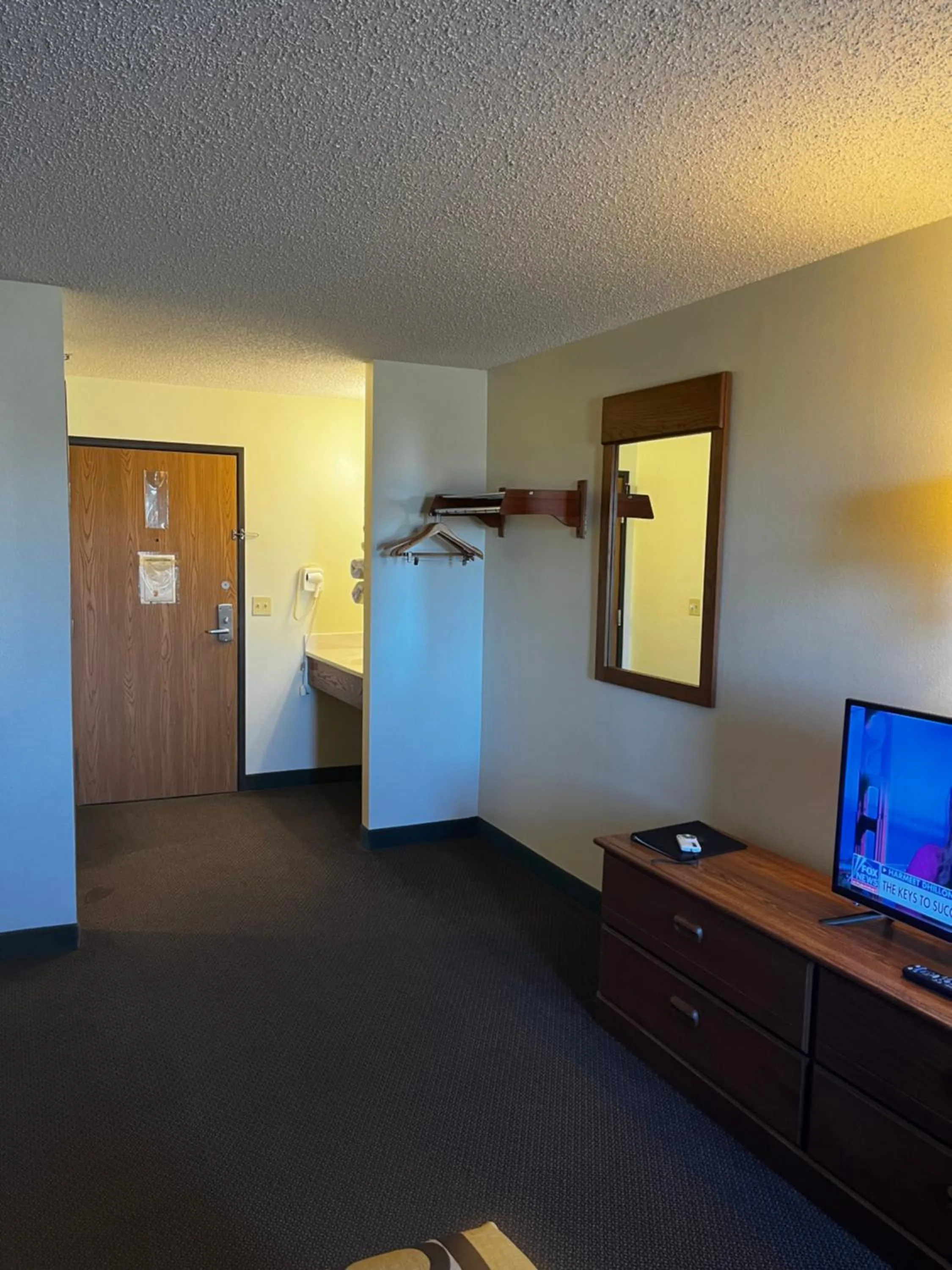 TV and multimedia in Super 8 by Wyndham Smithville Kansas City