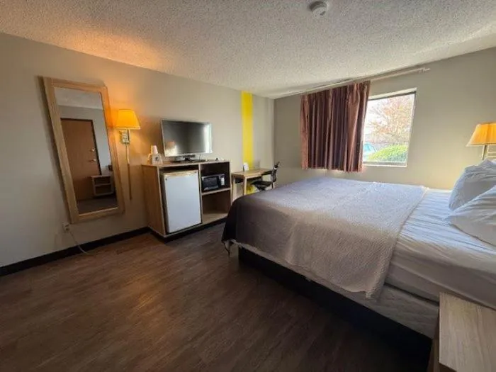 Bed in Super 8 by Wyndham Smithville Kansas City