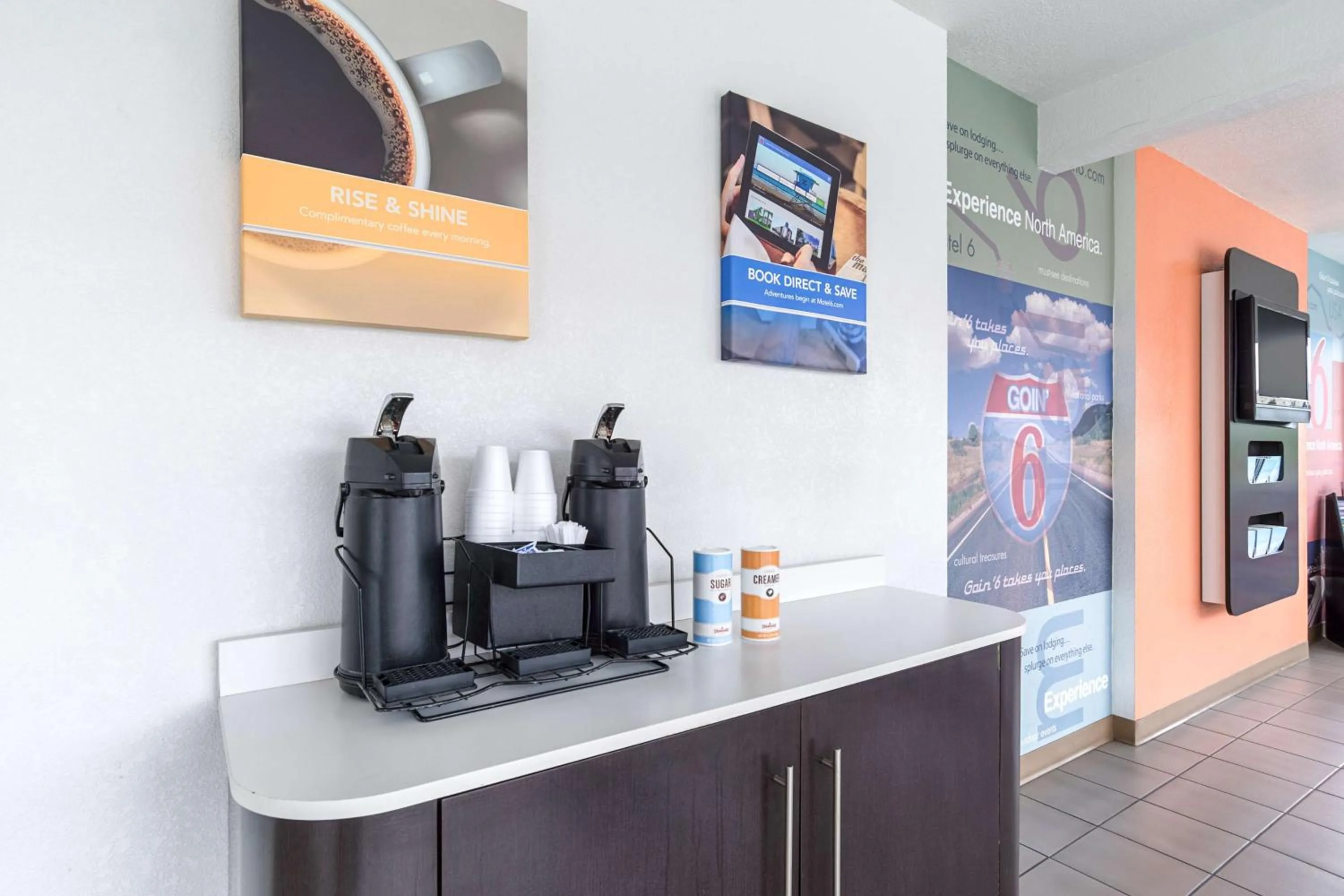 Lobby or reception in Motel 6-Long Beach, CA - International City