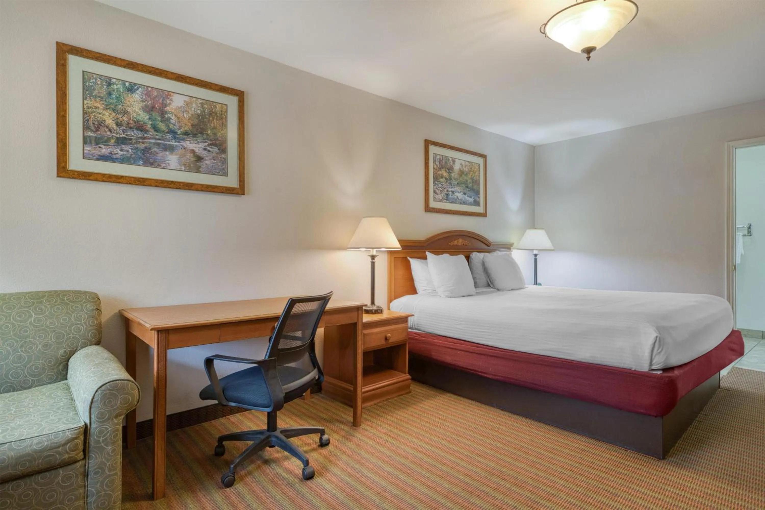 Bedroom, Bed in SureStay Hotel by Best Western Leesville