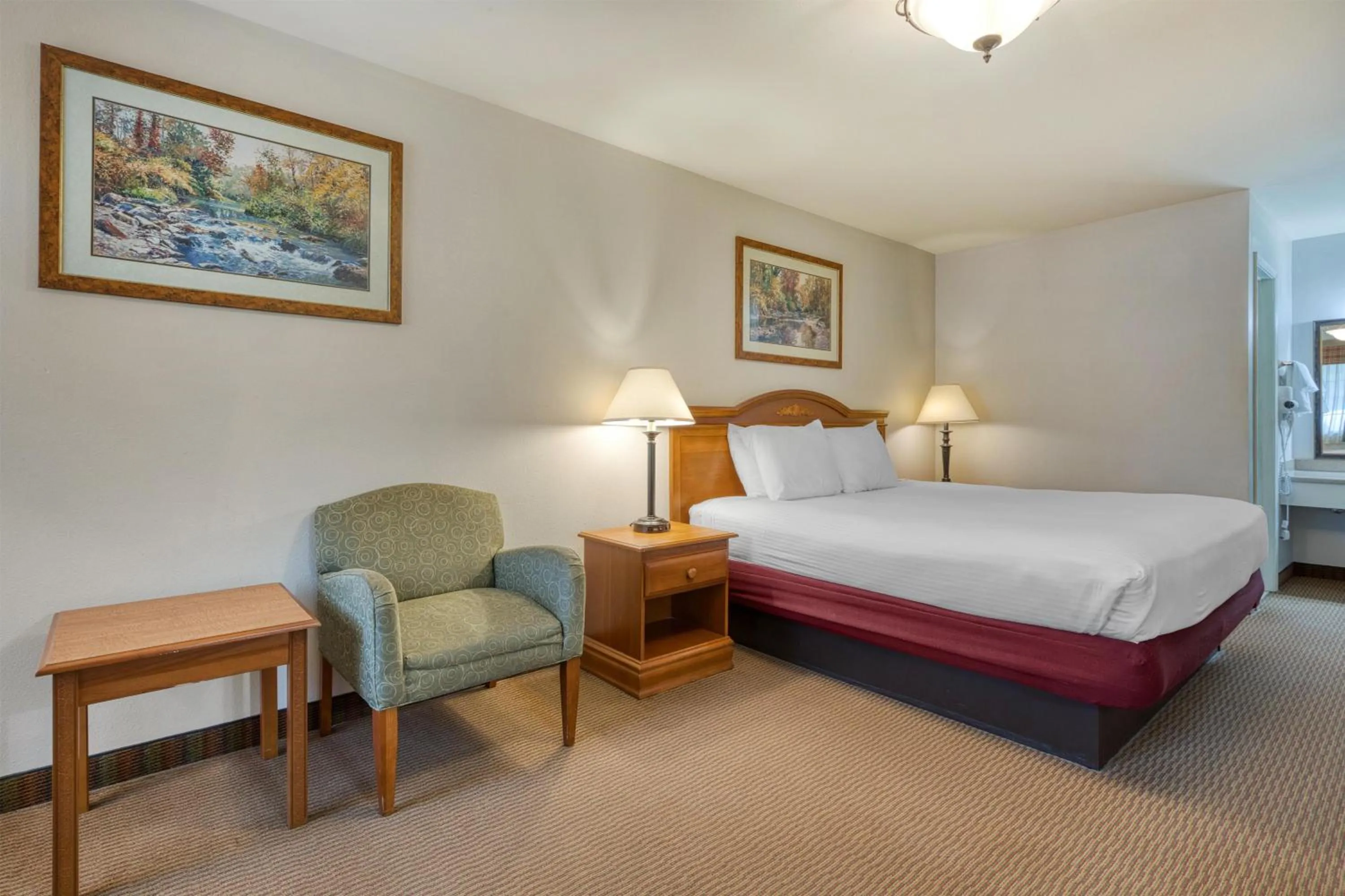 Bedroom, Bed in SureStay Hotel by Best Western Leesville