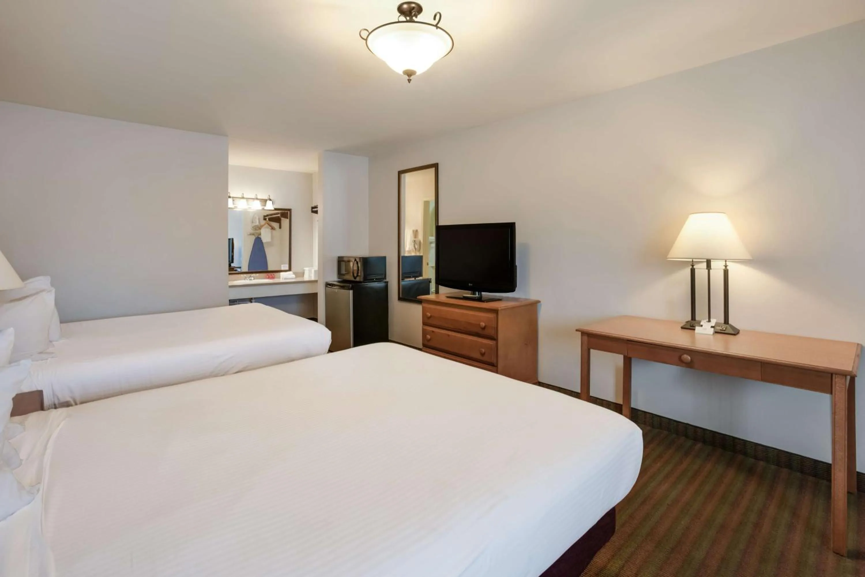 Bedroom, Bed in SureStay Hotel by Best Western Leesville
