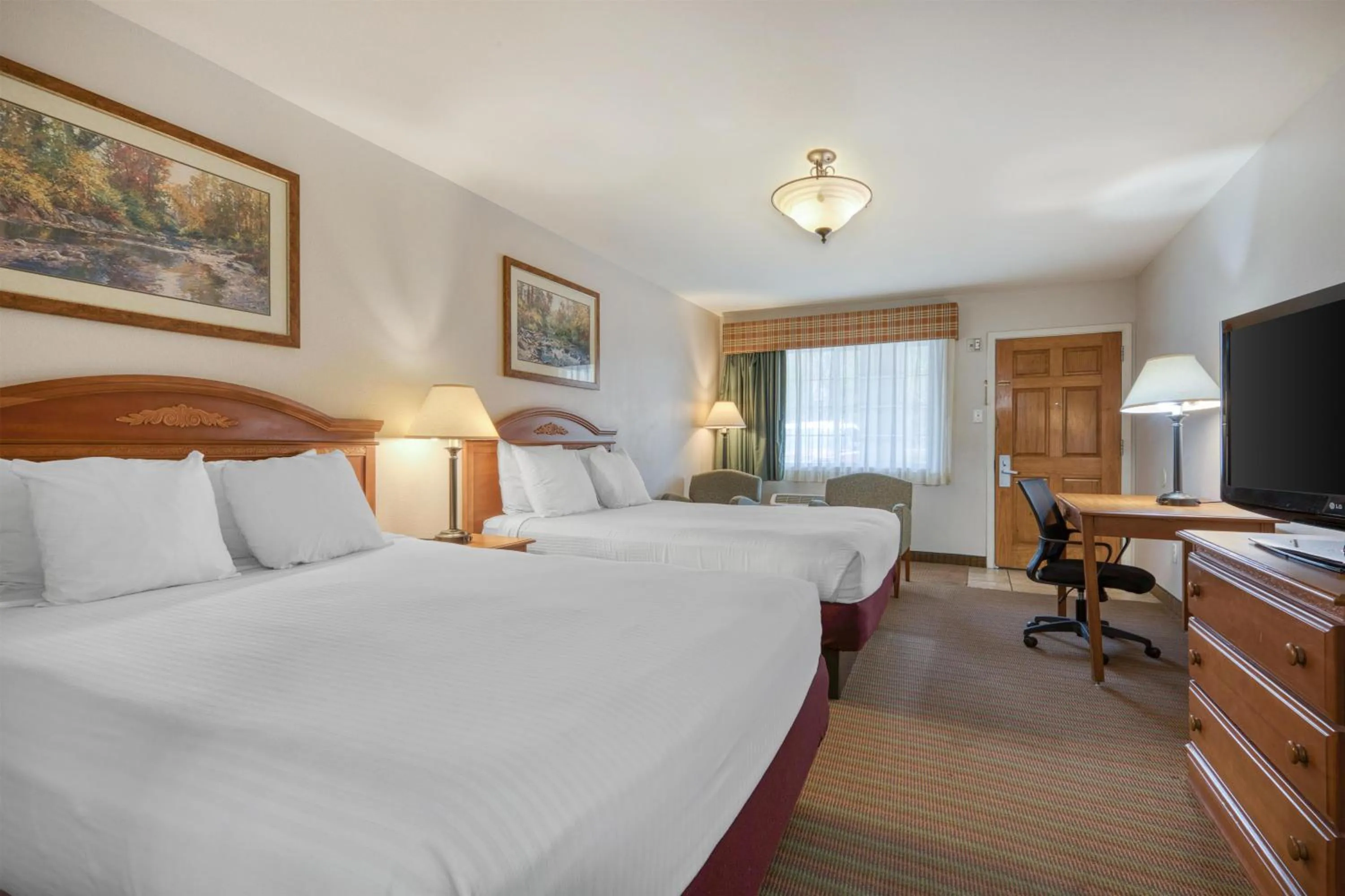 Bedroom, Bed in SureStay Hotel by Best Western Leesville