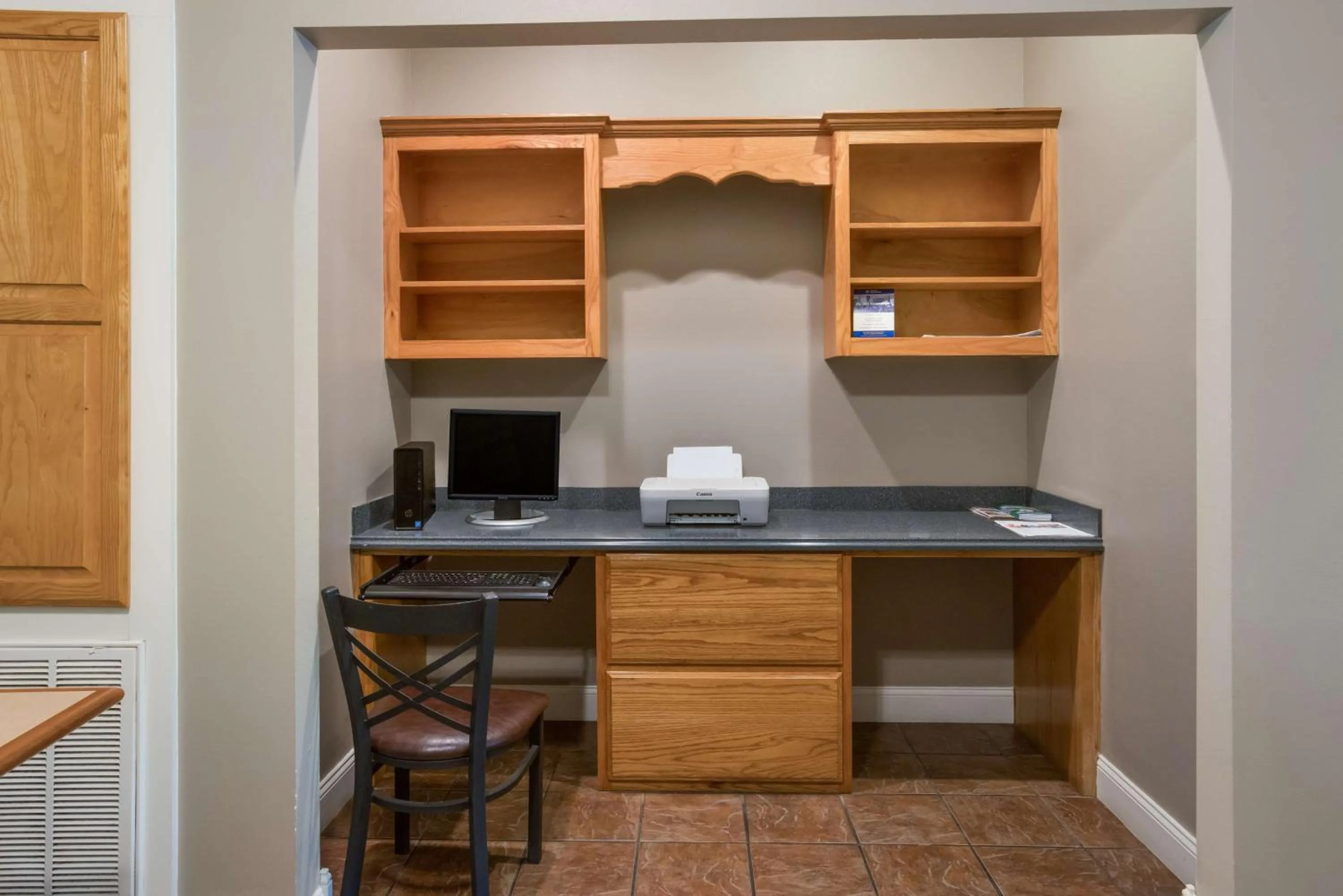 Business facilities in SureStay Hotel by Best Western Leesville
