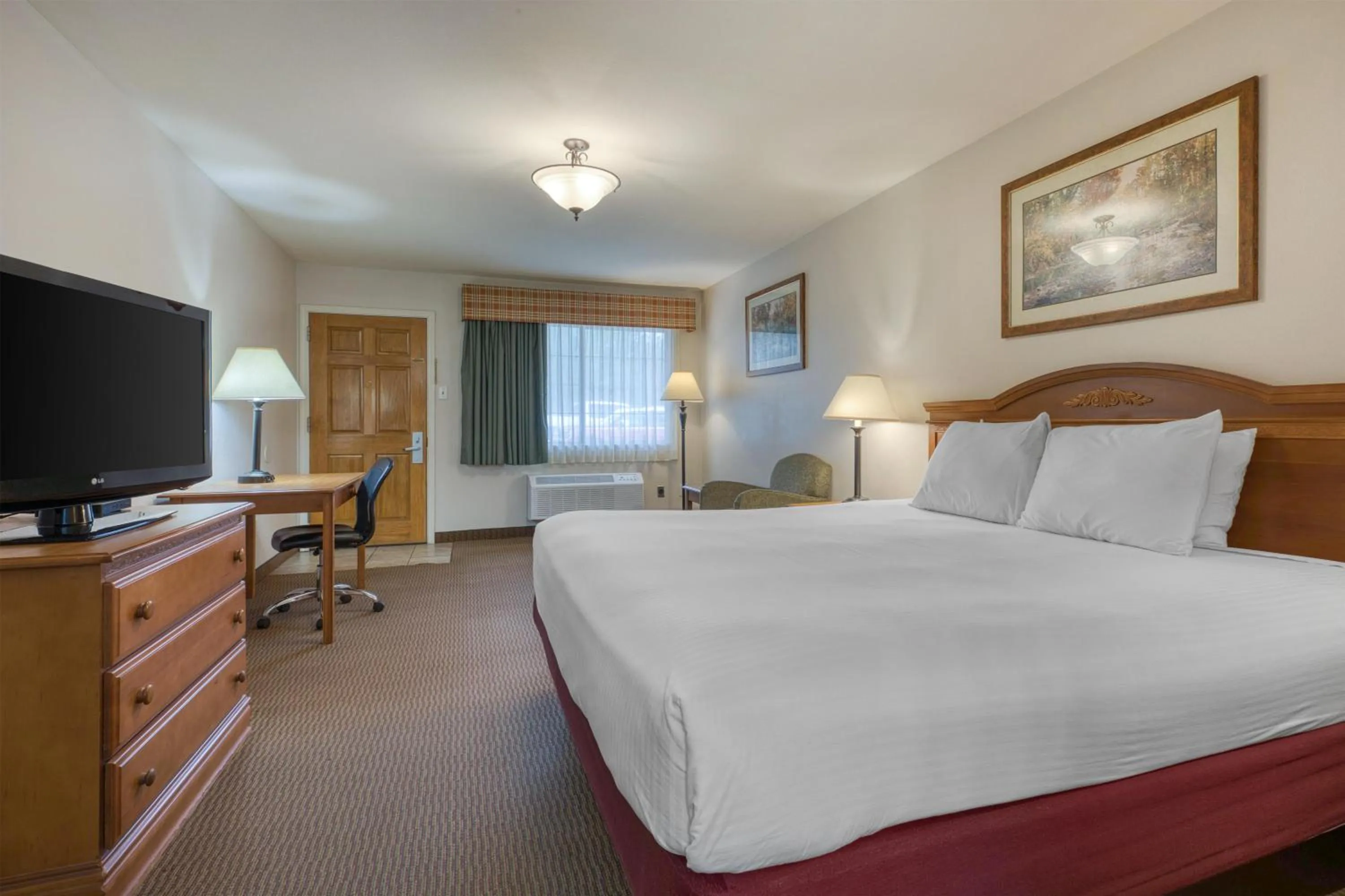 Bedroom, Bed in SureStay Hotel by Best Western Leesville
