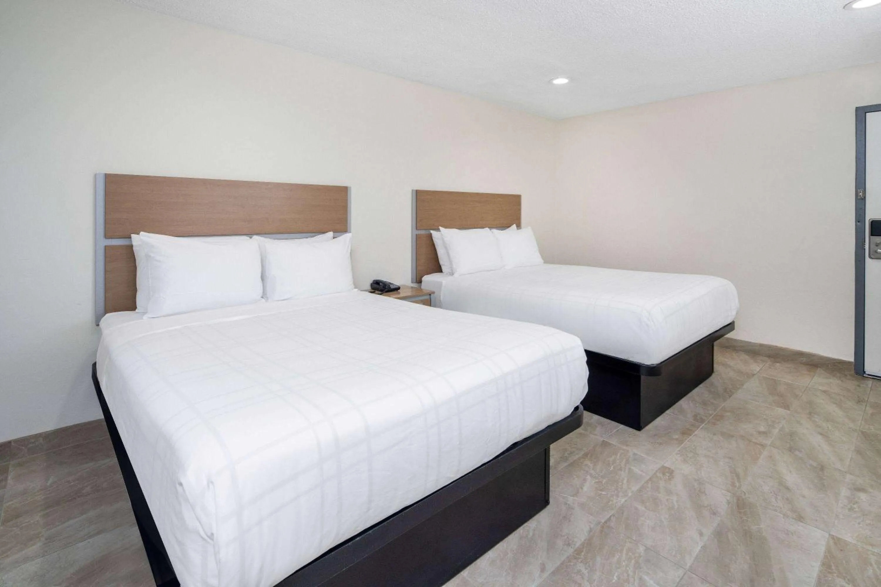 Photo of the whole room in Super 8 by Wyndham Bakersfield CA