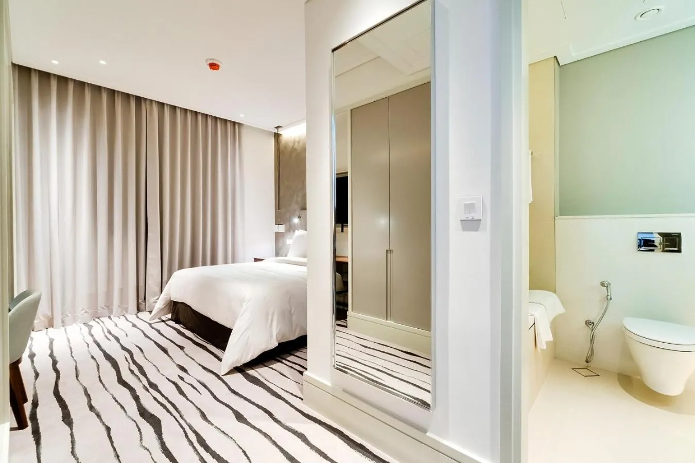 Bed in Vida Downtown Residences