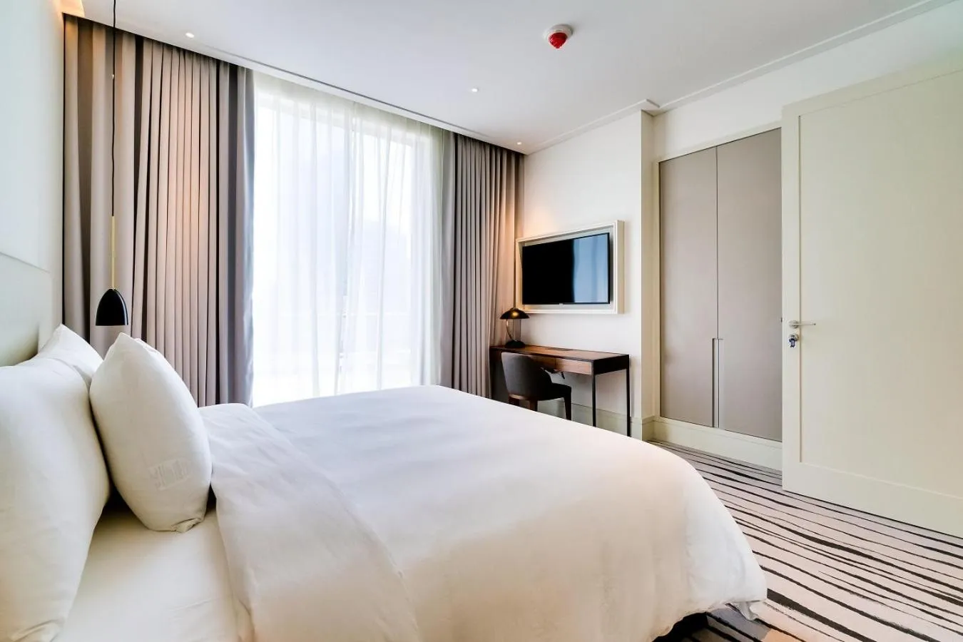 Bed in Vida Downtown Residences